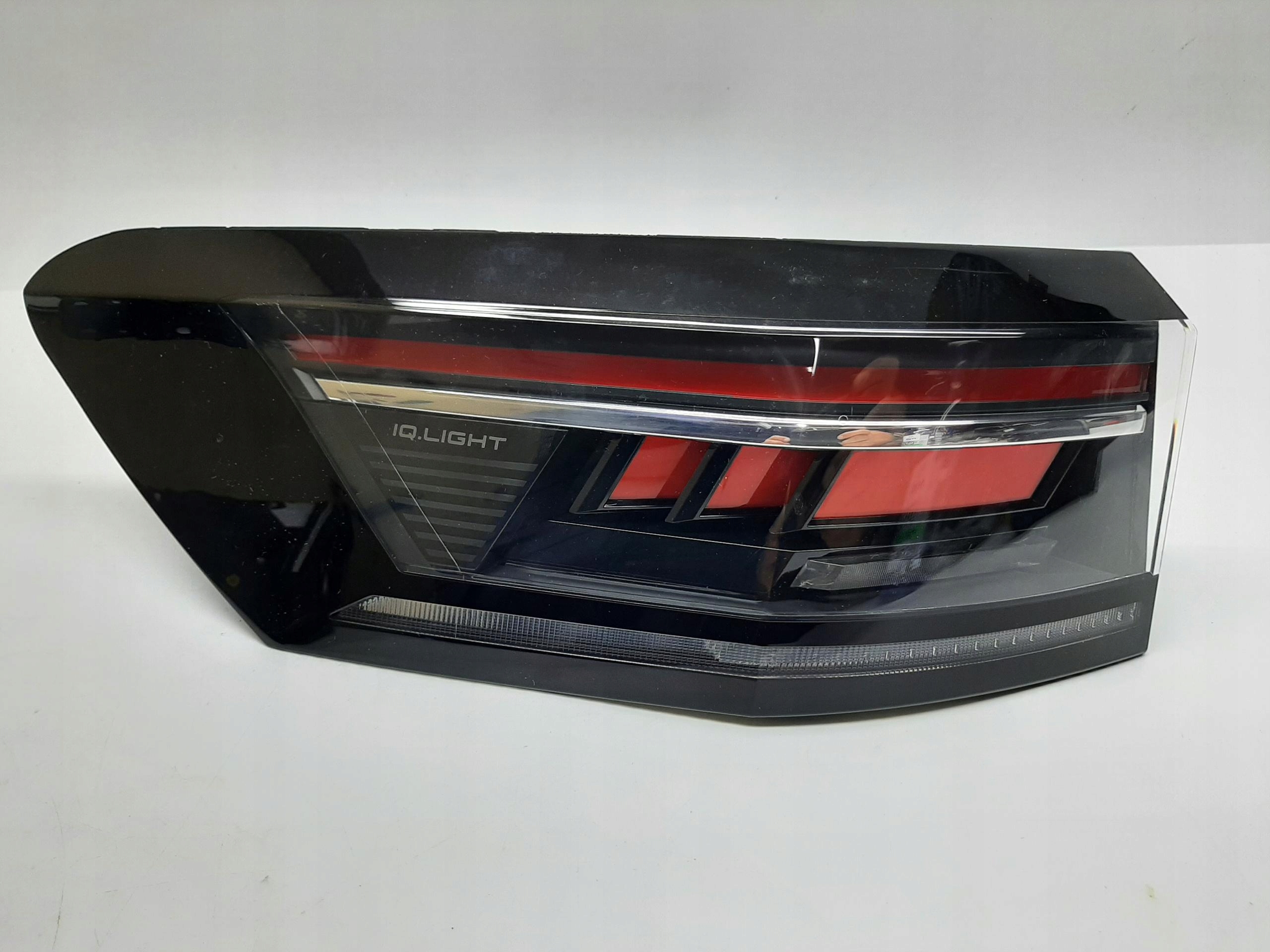 VW PASSAT B9 KOMBI LAMPA LEWA TYLNA TYŁ IQ LIGHT LED 3J0945207