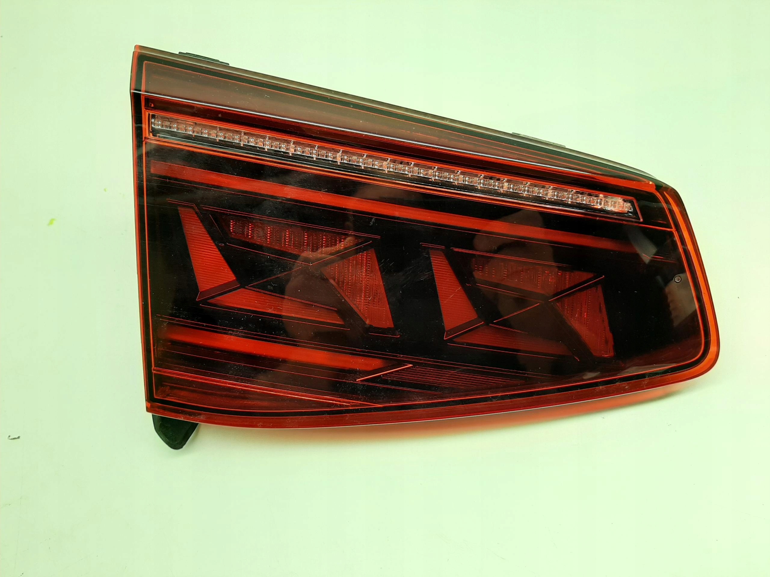 VW PASSAT B8 KOMBI LAMPA LEWA TYLNA TYŁ KLAPY LED 3G9945307N