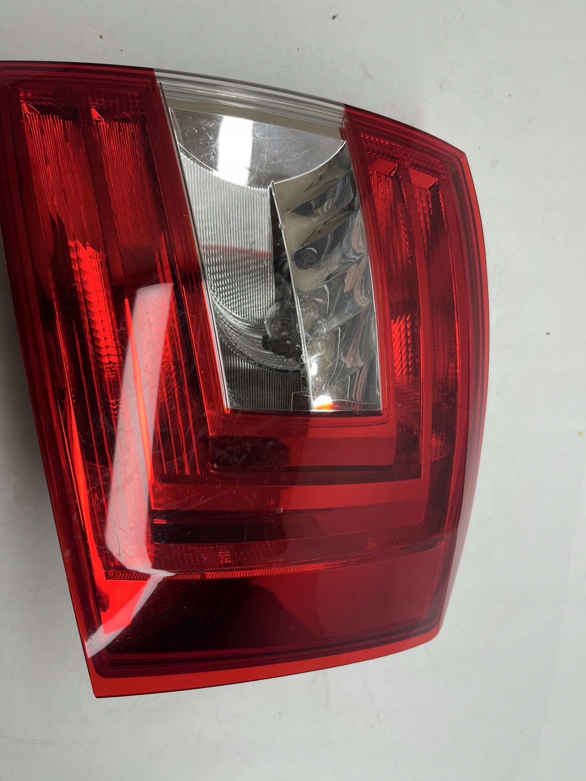 SKODA OCTAVIA 3 kombi lampa tył Prawa 5E9945096