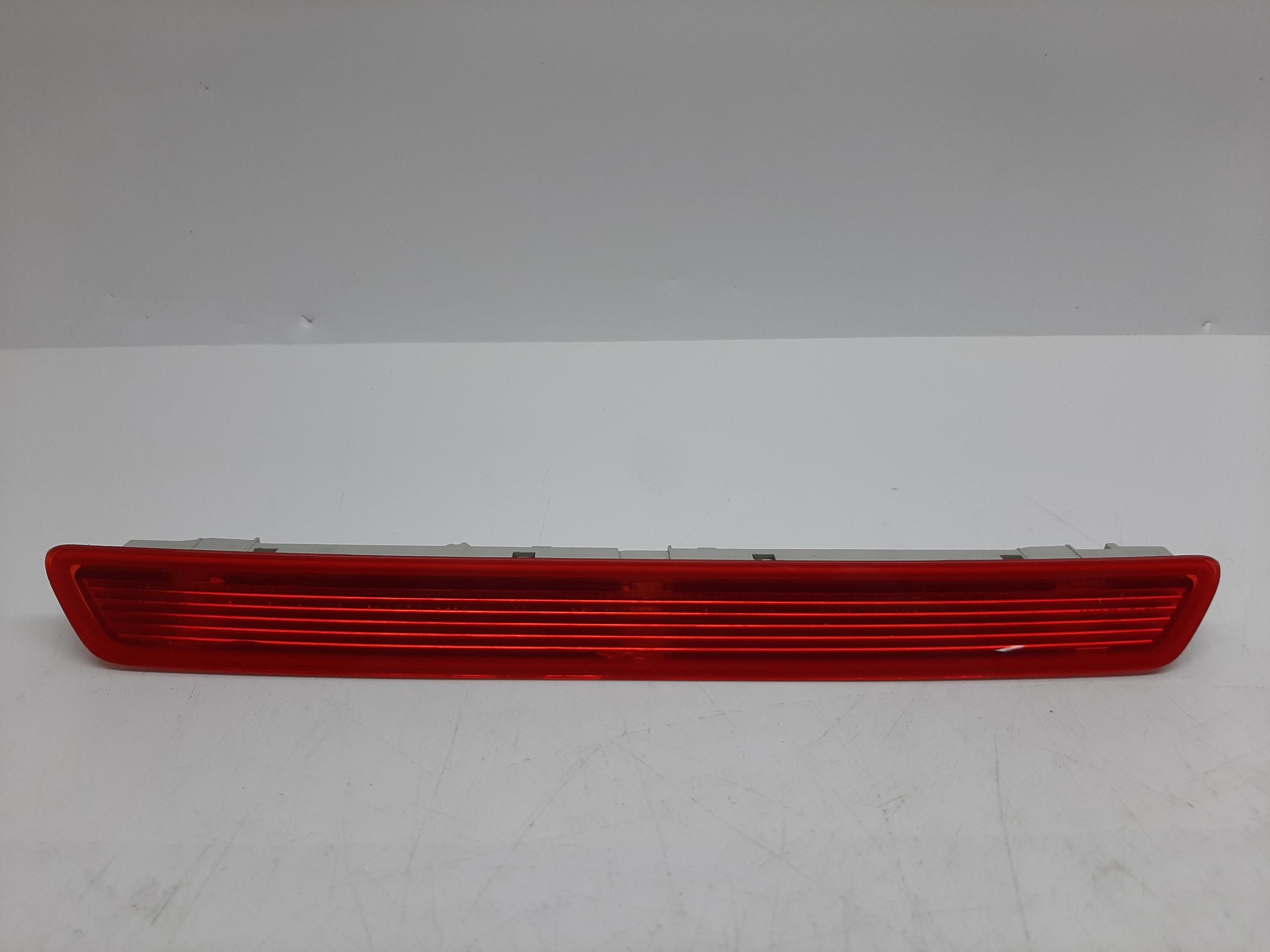 SKODA FABIA II COMBI TRZECIE ŚWIATŁO STOP ŚRODKOWE TYLNEJ KLAPY 5J9945097