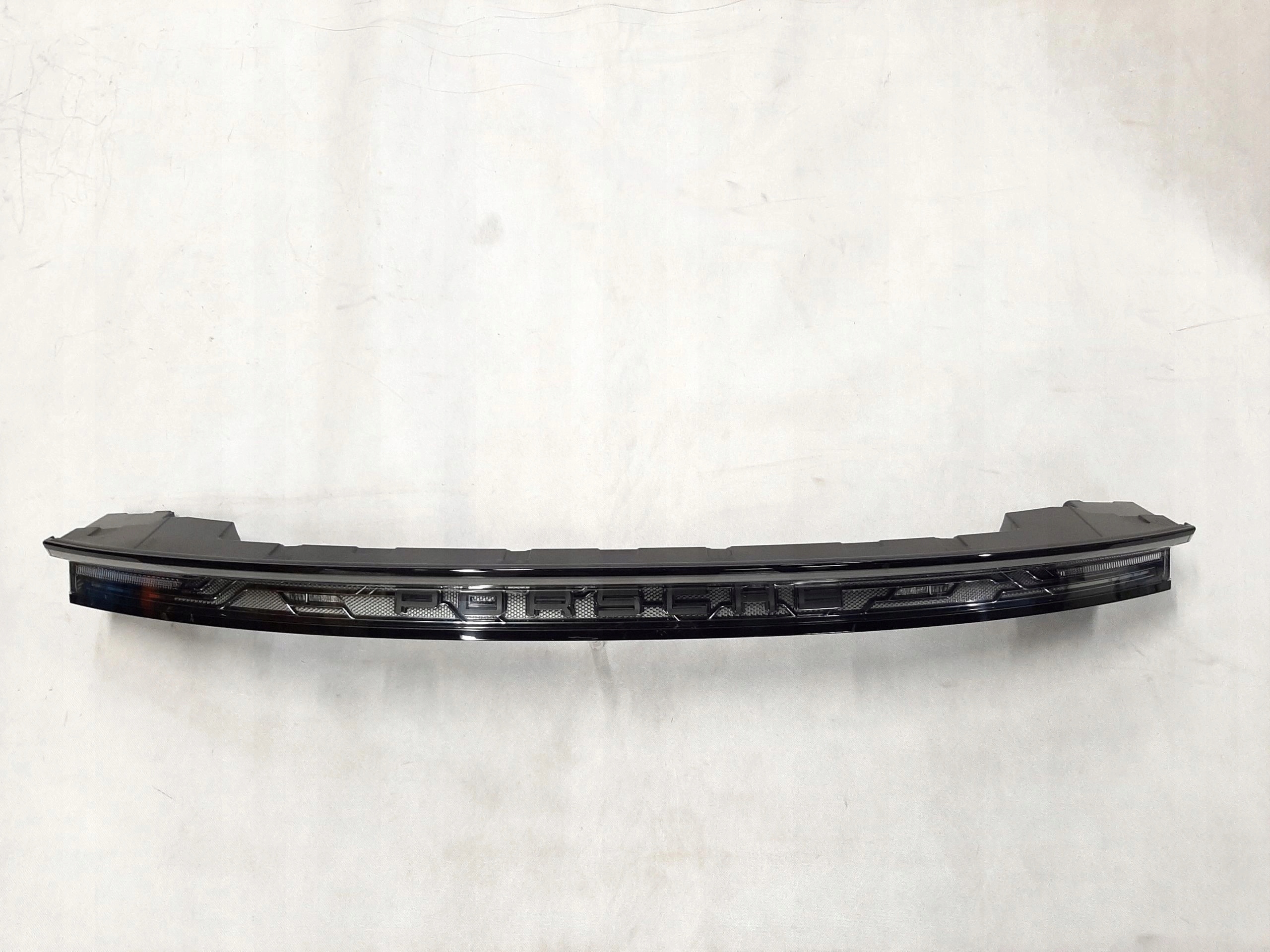 PORSCHE TAYCAN LAMPA TYŁ ŚRODKOWA LED 9J0945082F