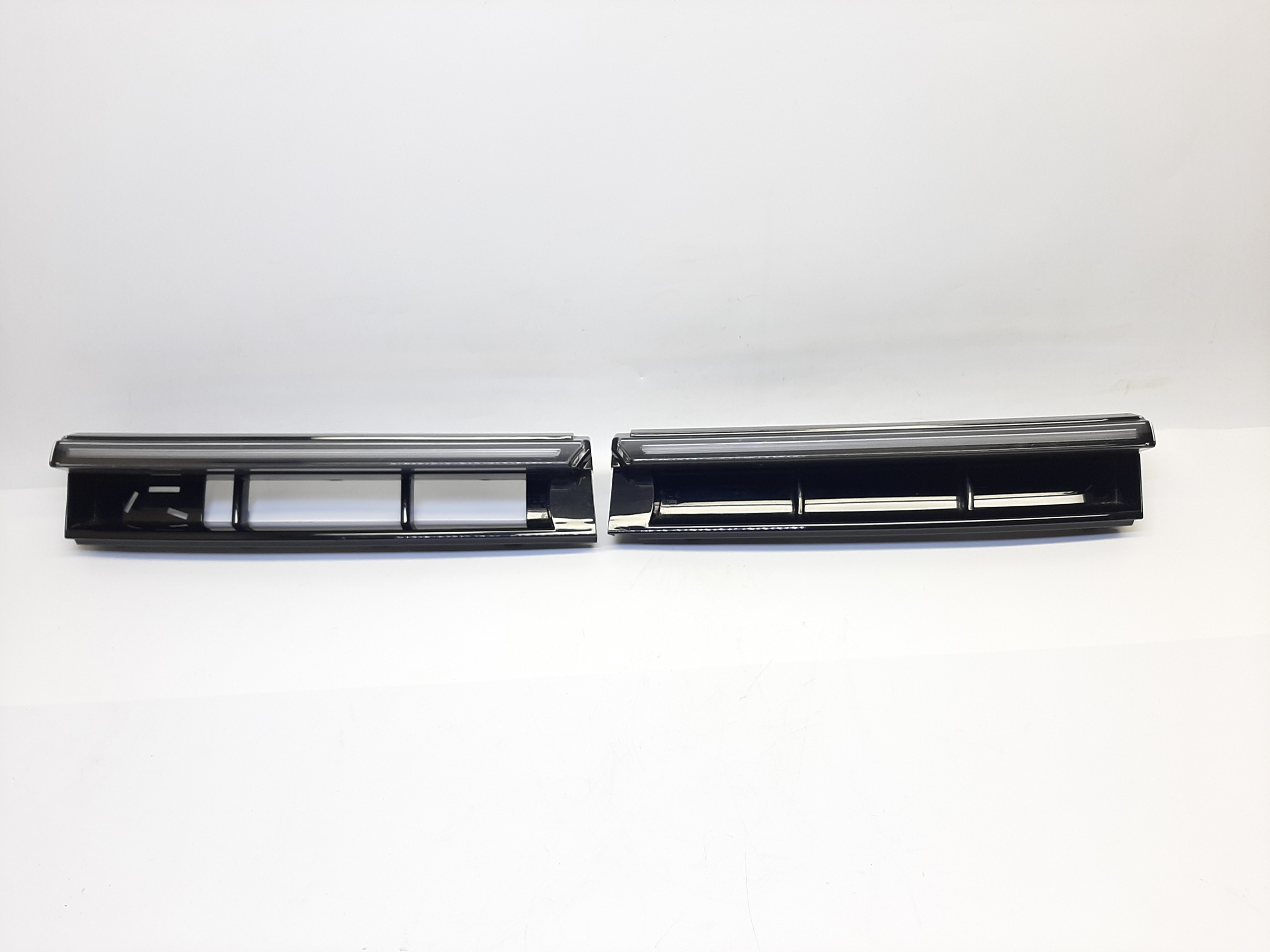 VW PASSAT B9 VARIANT HALOGEN LED LEWY PRAWY DRL 3J0941653 3J0941654A