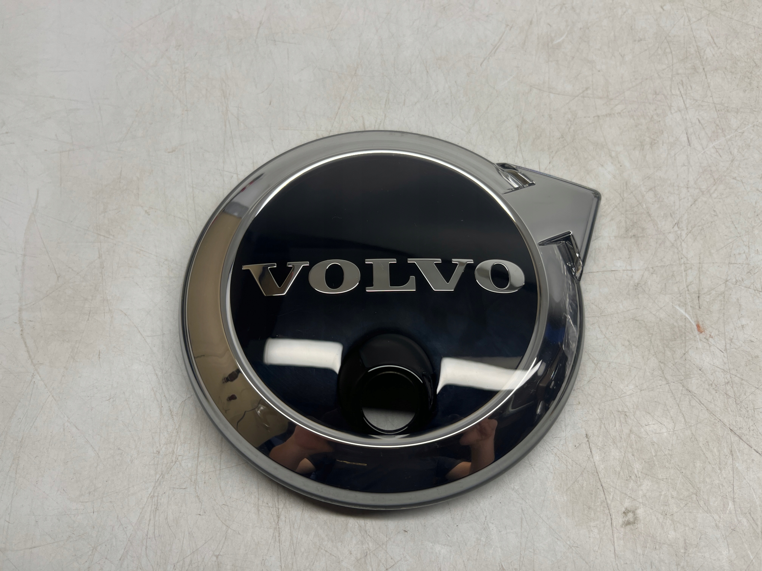 Volvo V90 XC90 S90 Emblemat Znaczek logo Podgrzewany Pod kamerę 32337964