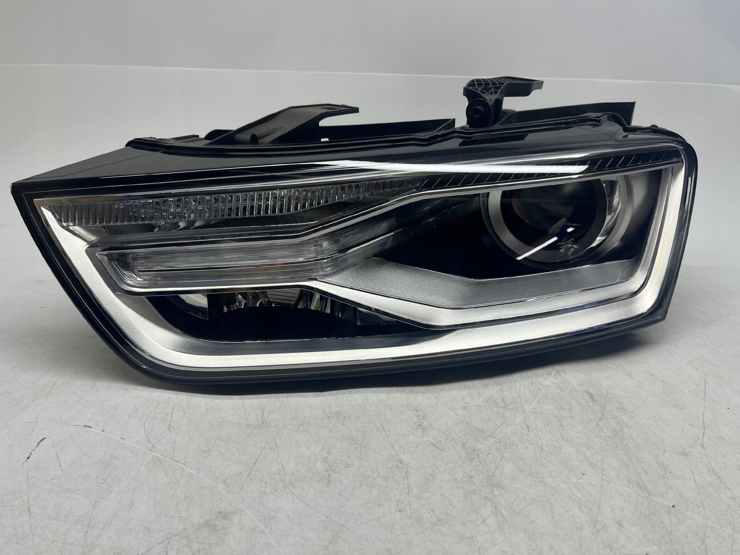 AUDI Q3 RSQ3 REFLEKTOR LAMPA LEWY PRAWA XENON 8U0941005D 8U0941043D