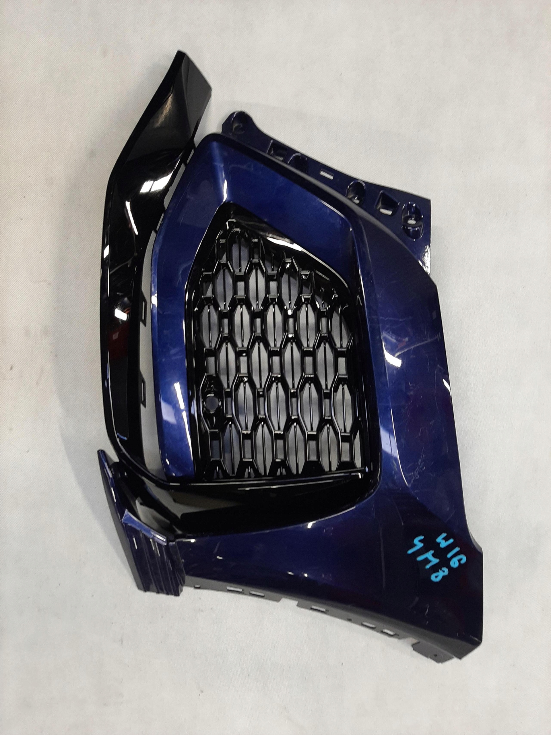 AUDI RSQ8 NAROŻNIK ZDERZAKA LEWY PRZÓD 4M8807437F
