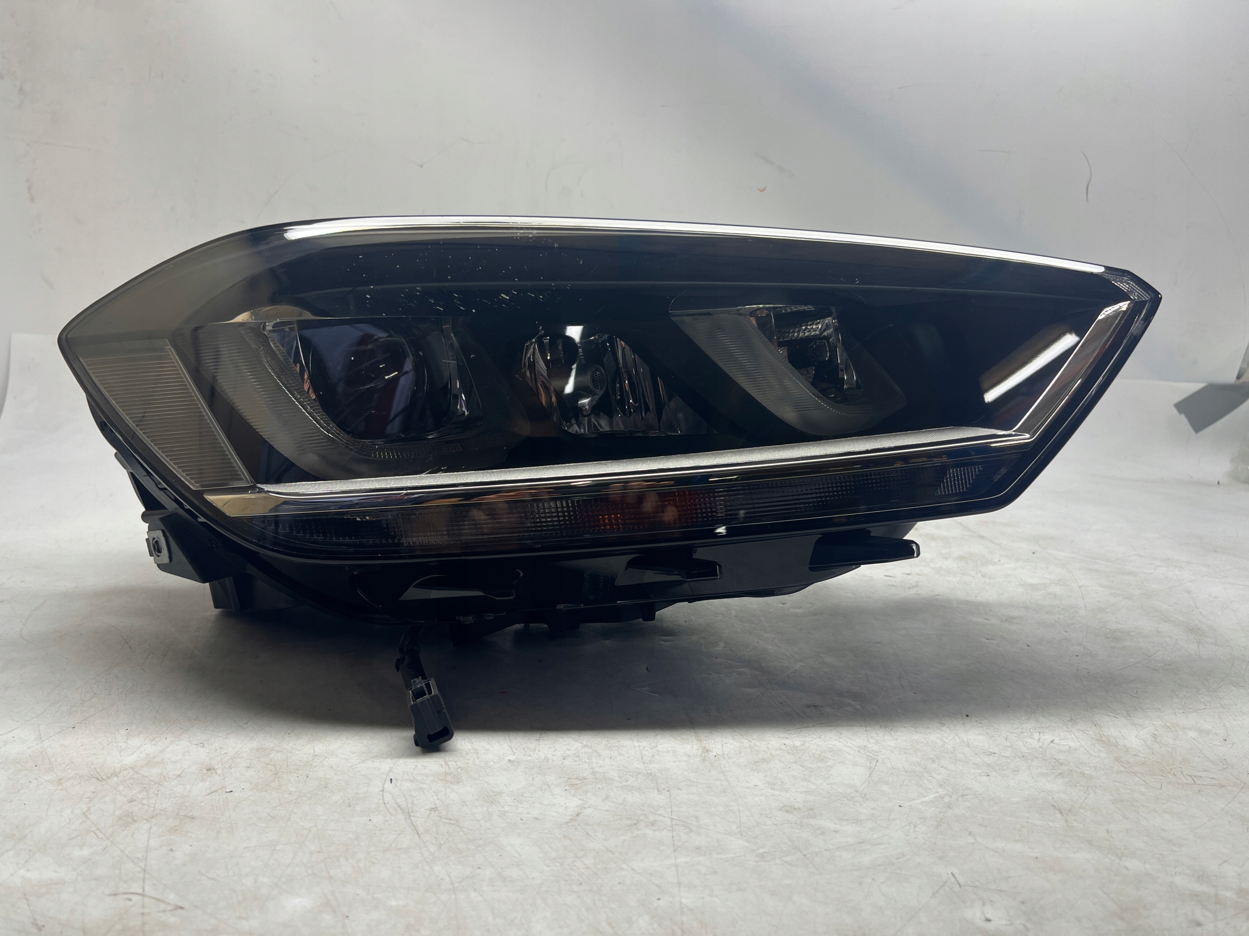 VW GOLF SPORTSVAN REFLEKTOR ANGLIK LAMPA PRZÓD PRZEDNIA PRAWA 518941754A