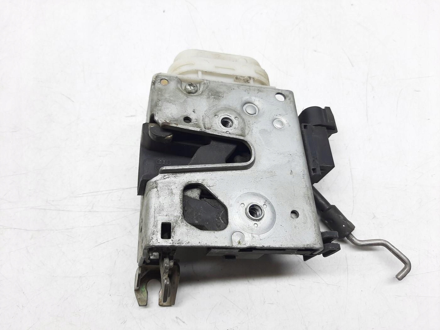 AUDI A3 8L ZAMEK DRZWI PRAWY PRZÓD 8L1837016A