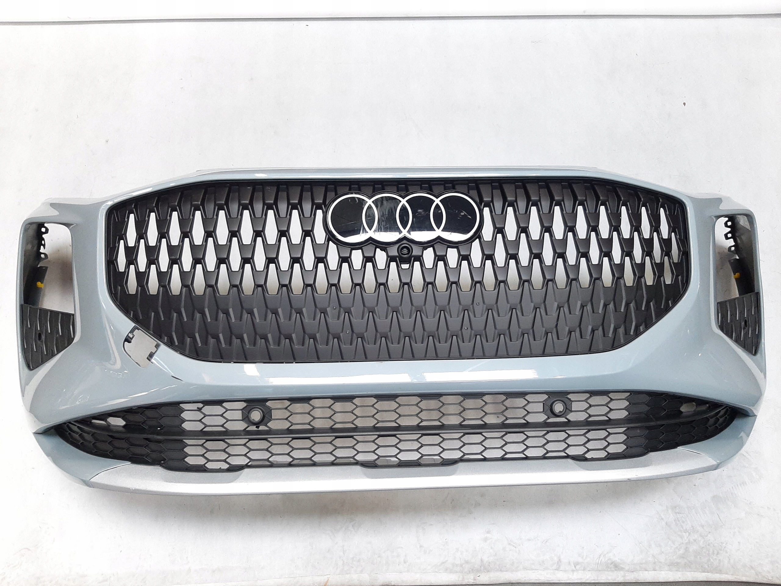 AUDI Q3 83H ZDERZAK PRZEDNI KOMPLETNY LZ7W 83H807437