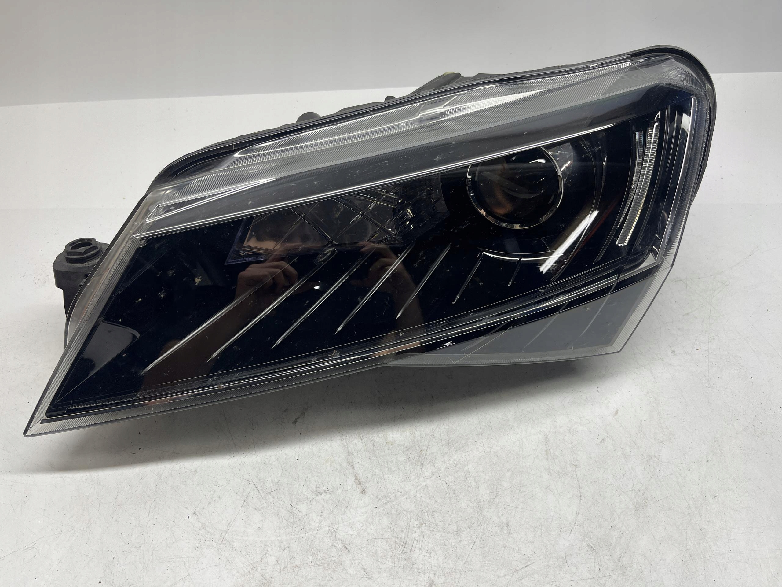 SKODA Superb Reflektor Lampa Przód Lewy Xenon 3v1941015B