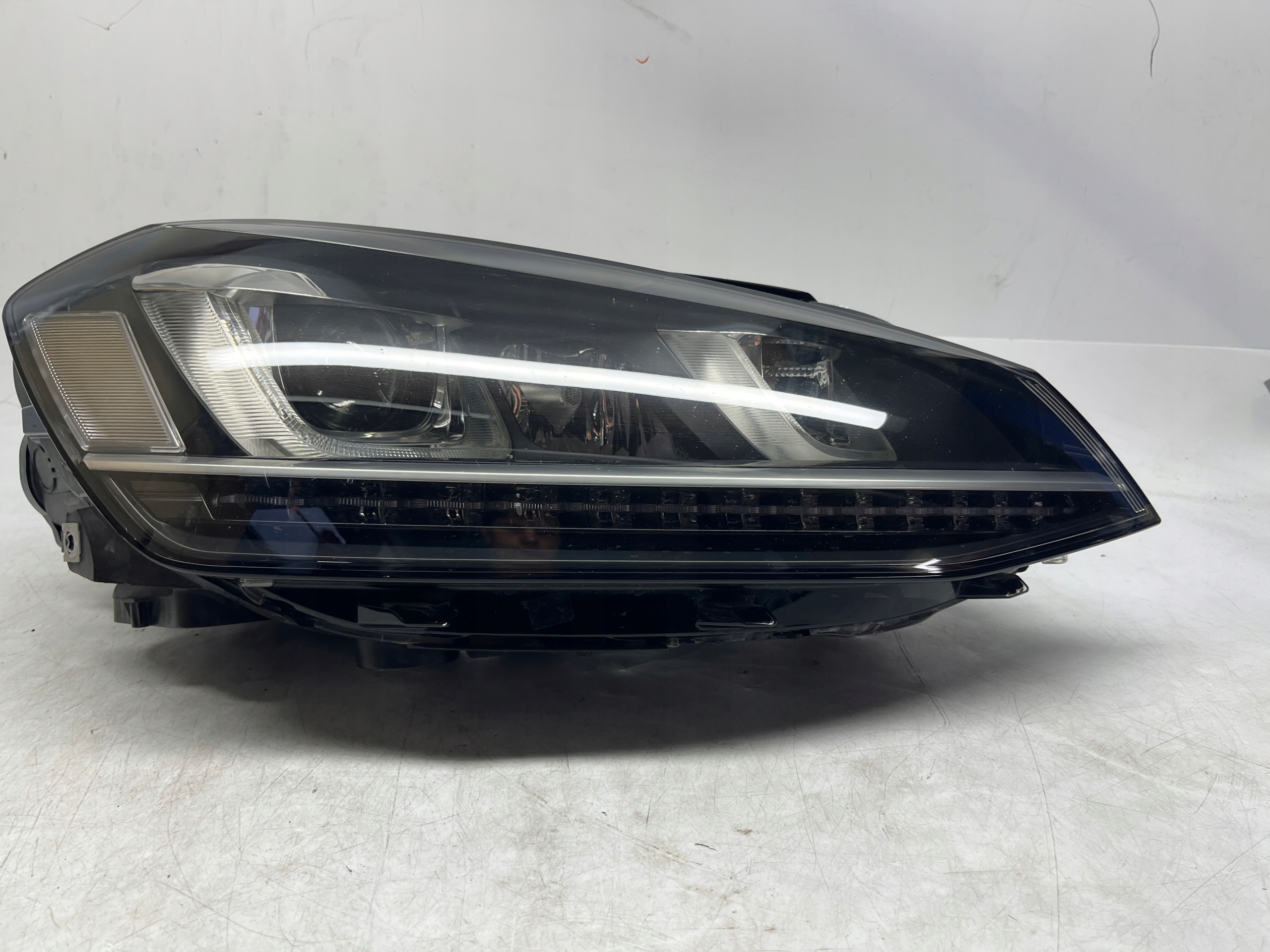 VOLKSWAGEN GOLF VII REFLEKTOR PRZÓD PRAWY LAMPA PRAWA XENON LED 5G1941034B