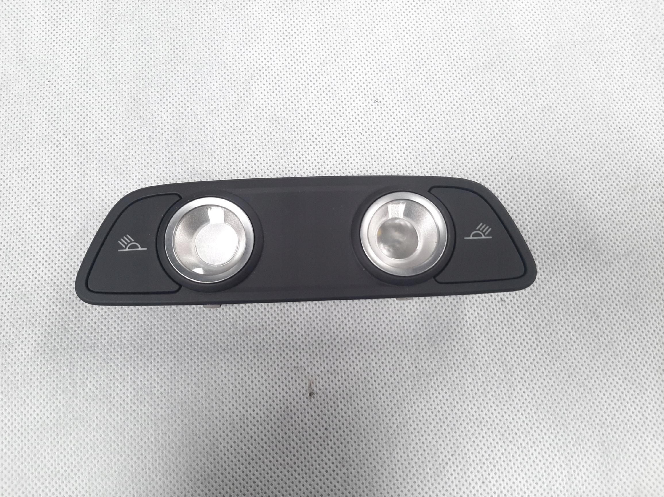 AUDI Q7 4M LAMPKA PODSTUFITKI TYŁ TYLNA 4M0947111