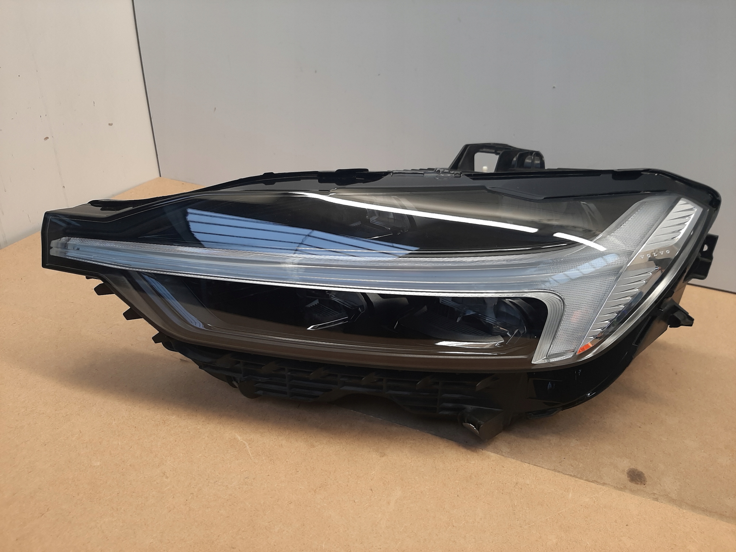 Volvo XC60 Lampa Lewa Mid Led 32337374