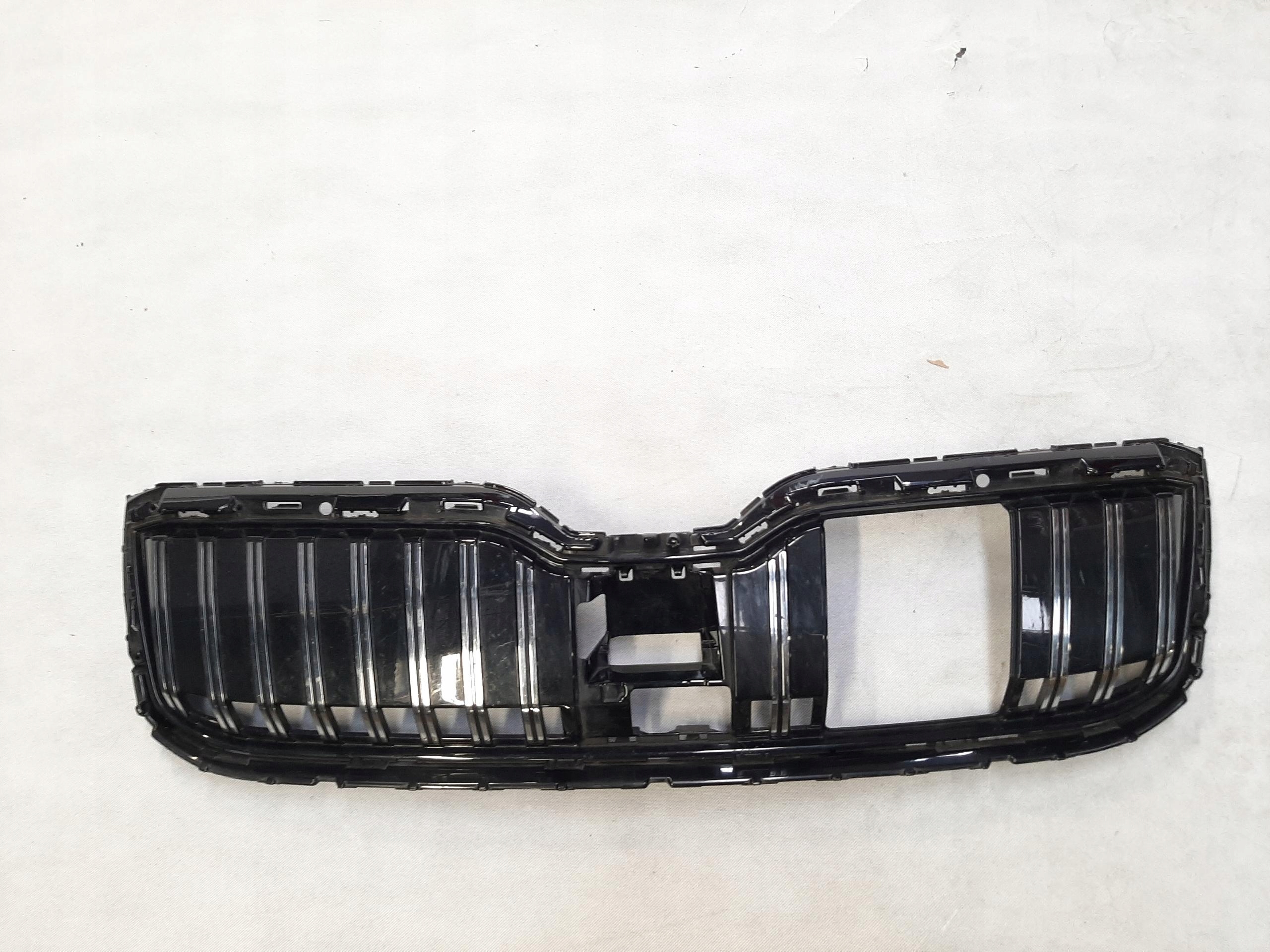 SKODA SUPERB III LIFT ATRAPA CHŁODNICY GRILL 3V0853653J