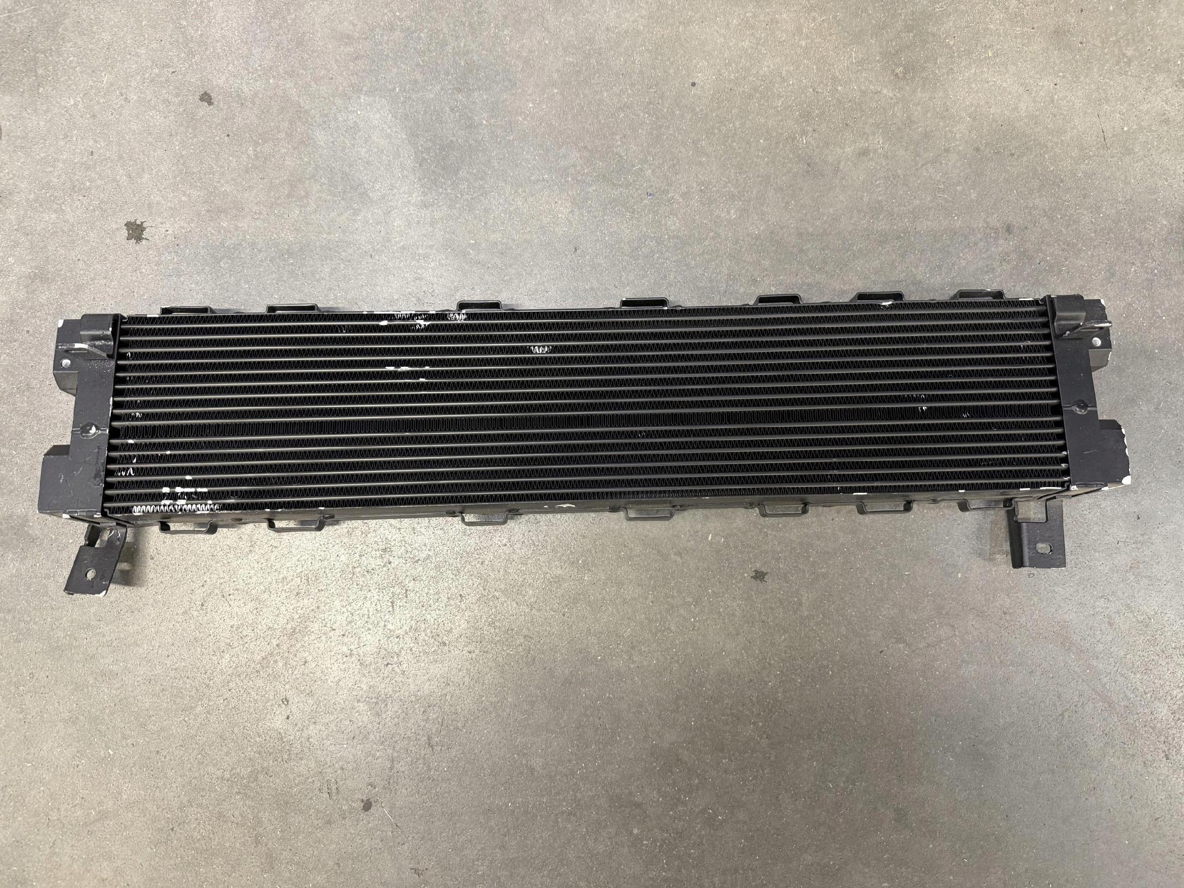 AUDI Q7 4L 6.0 TDI DODATKOWA CHŁODNICA WODY 4L0121002