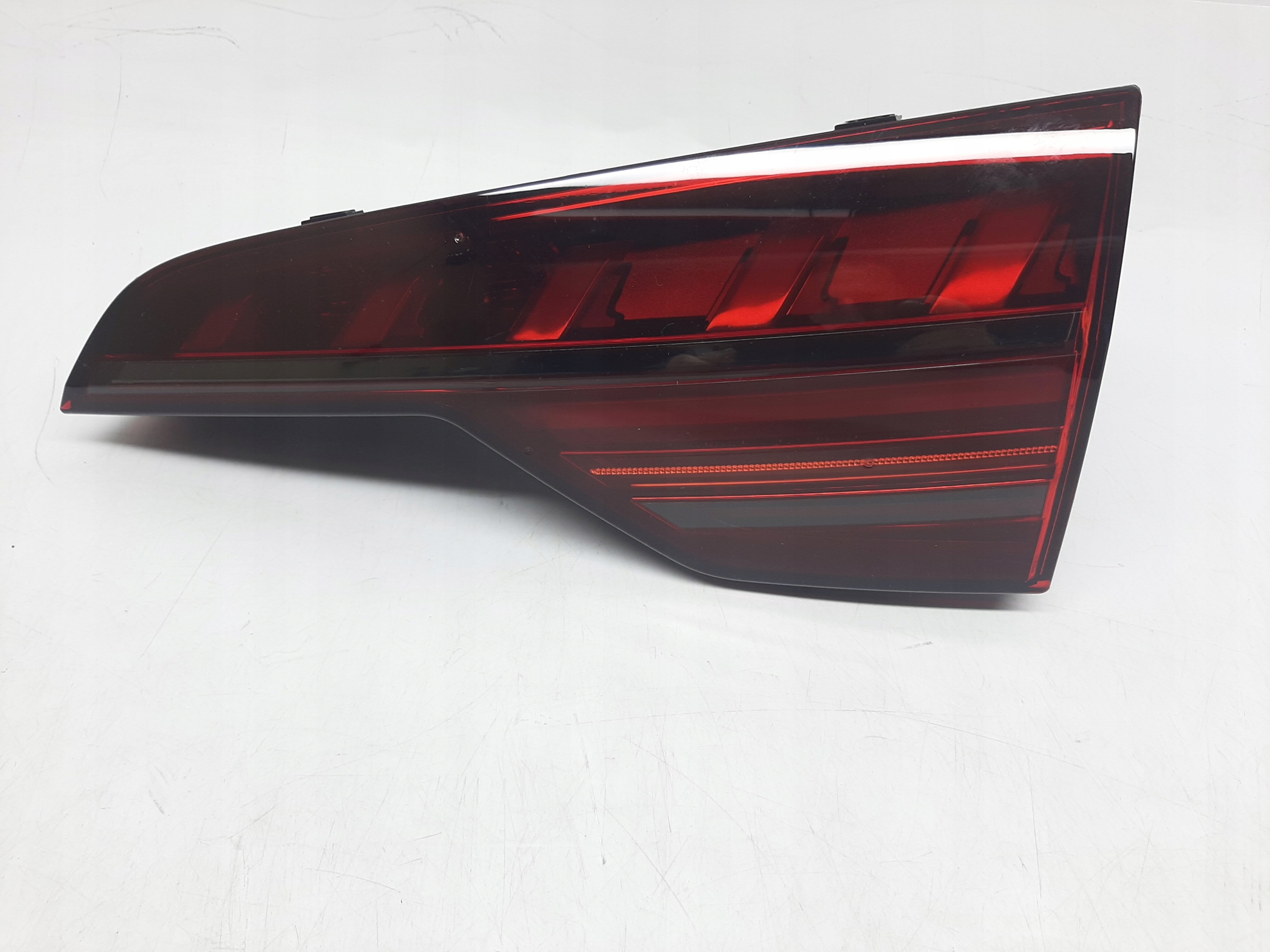 AUDI A4 B9 AVANT LIFT LAMPA TYŁ TYLNA PRAWA PRAWY LED 8W9945094AC