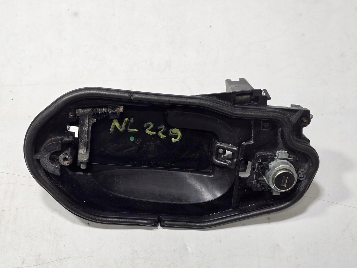 BMW E60 E61 PODSTAWA KLAMKI WKŁADKA ZAMKA DRZWI LEWY PRZÓD 7191615