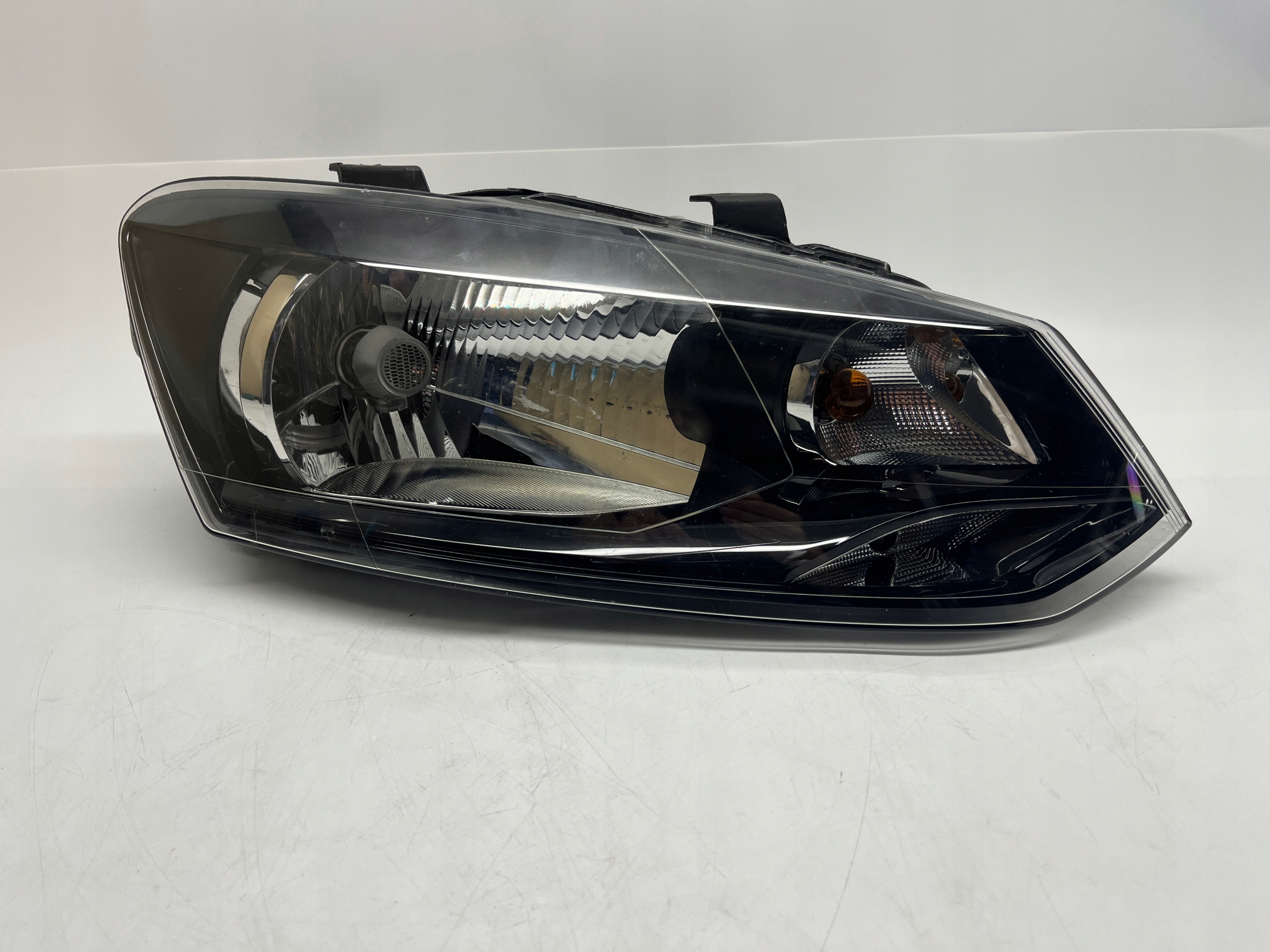 Volkswagen Polo Reflektor Lampa Przednia Prawa Valeo 6R1941016E