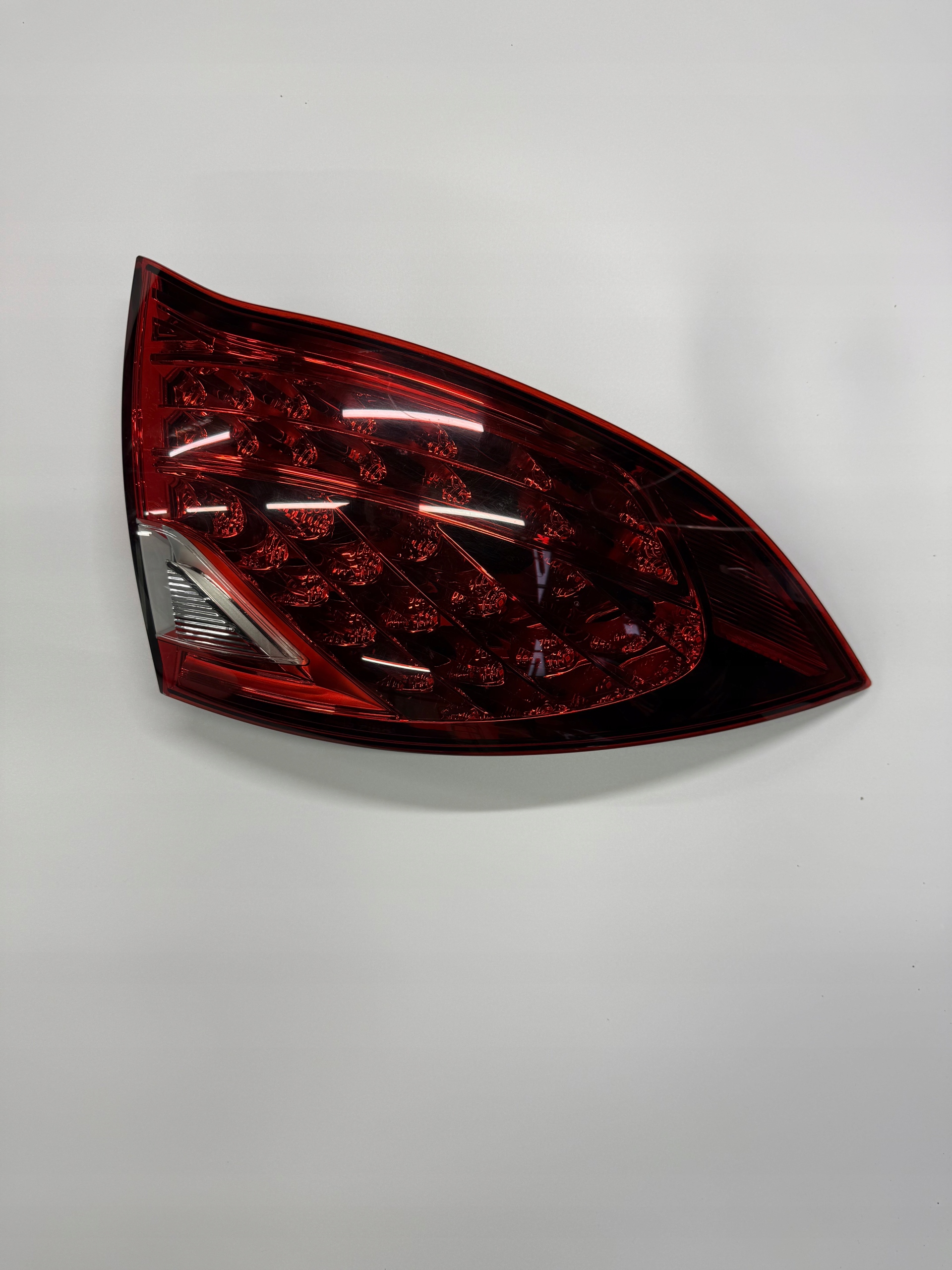 PORSCHE CAYENNE II 7P5 LAMPA LEWY TYŁ LEWA USA 7P5945095L