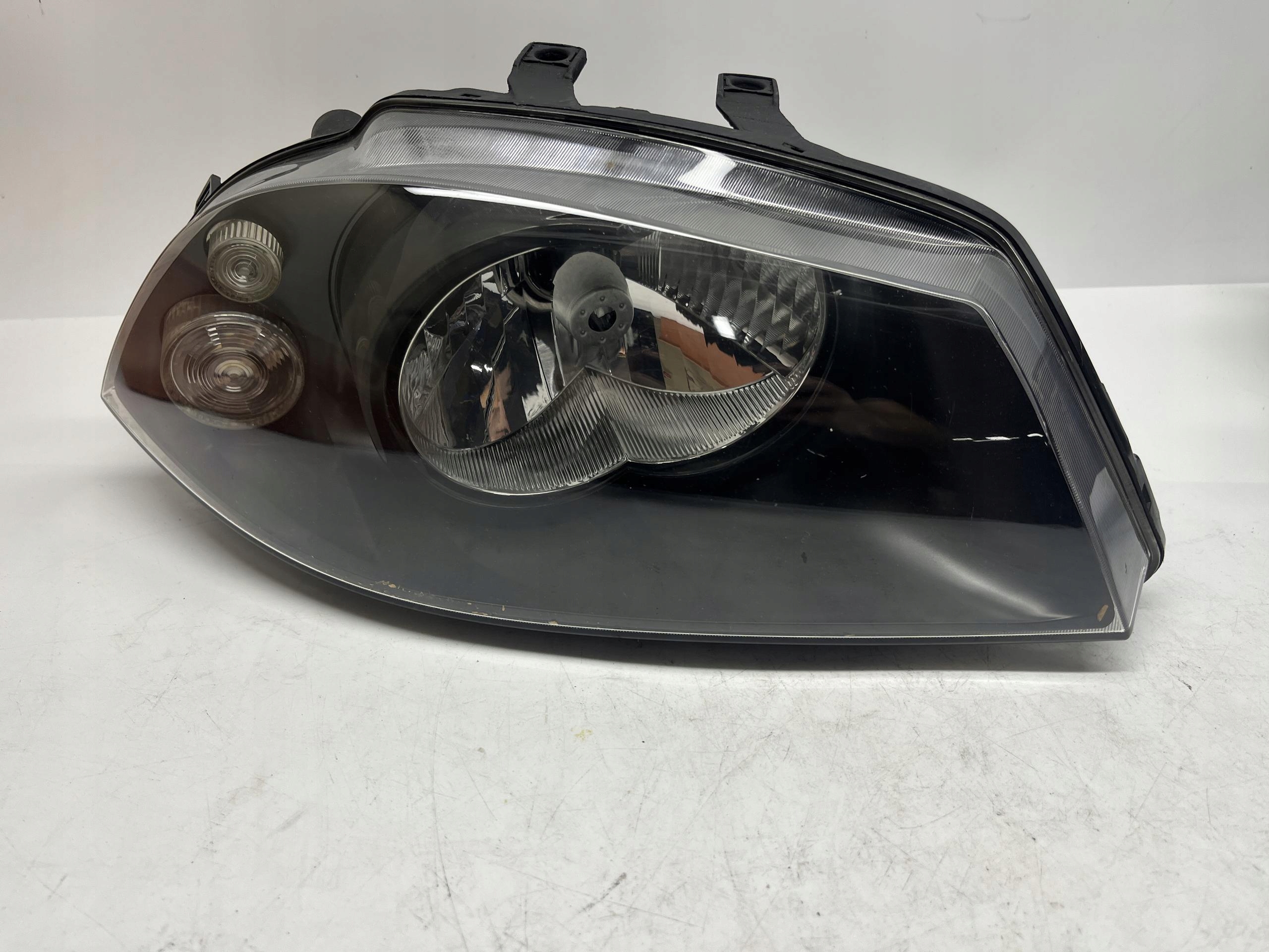 SEAT IBIZA III Reflektor Lampa Prawa 6L1941022A