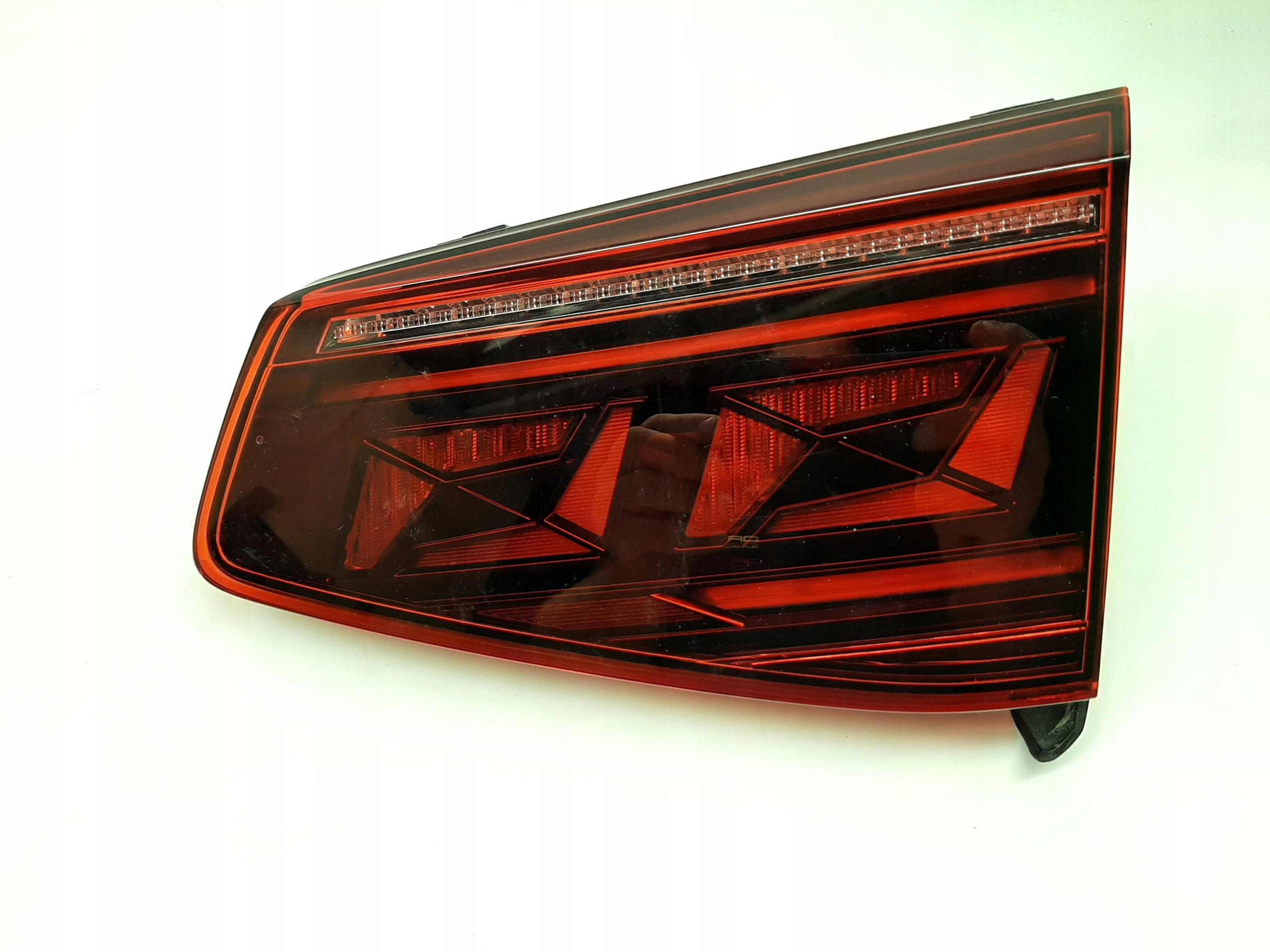 VW PASSAT B8 KOMBI LAMPA PRAWA TYLNA TYŁ KLAPY LED 3G9945308N