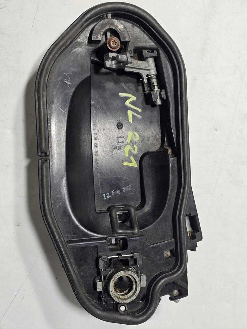 BMW E60 E61 PODSTAWA KLAMKI DRZWI LEWY PRZÓD 7191615