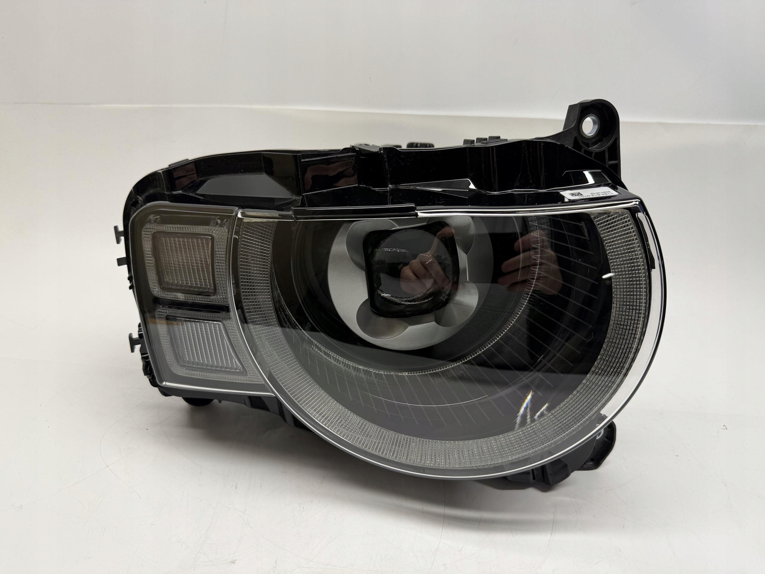 LAND ROVER DEFENDER II L663 REFLEKTOR LAMPA PRAWY PRZÓD LED L8B213W029FF