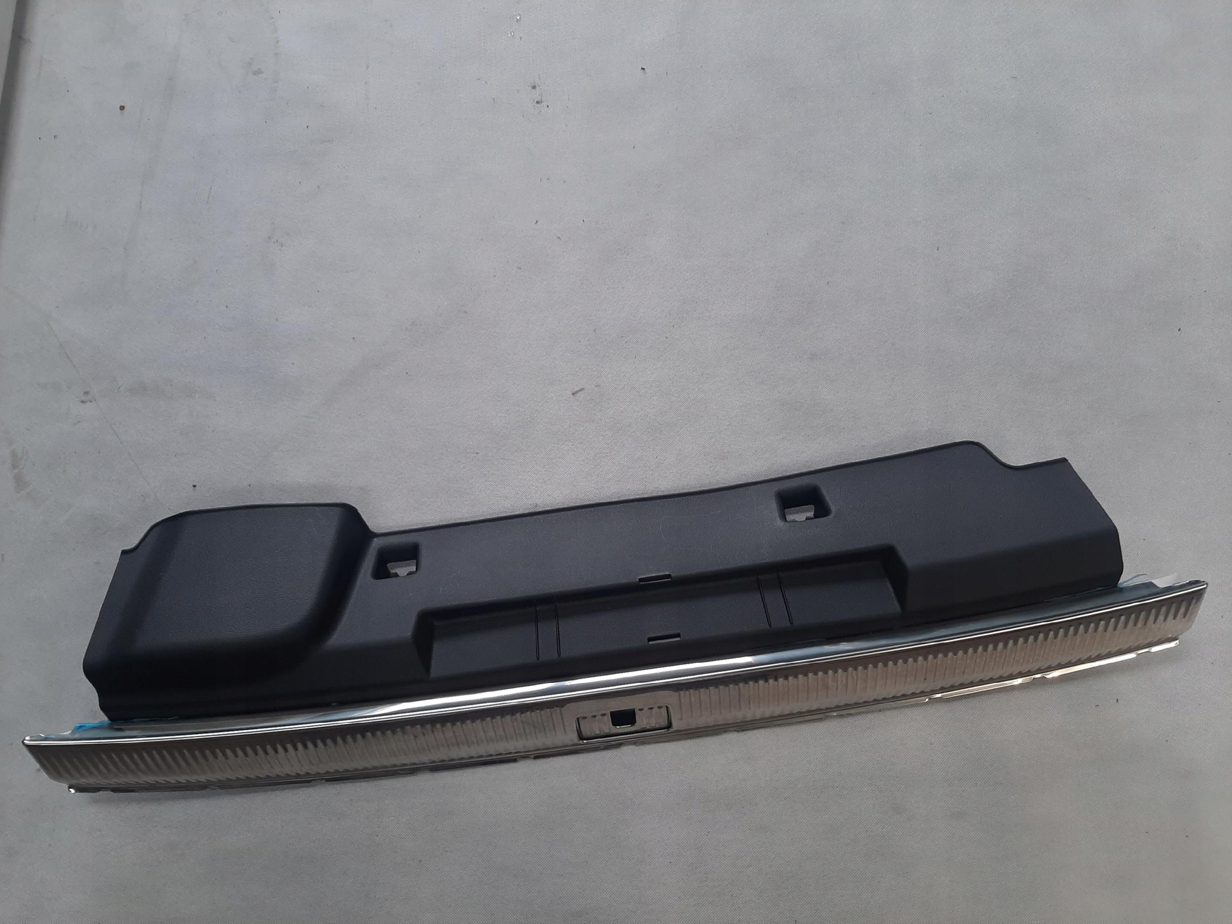 AUDI Q7 4M PAS OSŁONA PASA TYLNEGO PROGU 4M0864483B