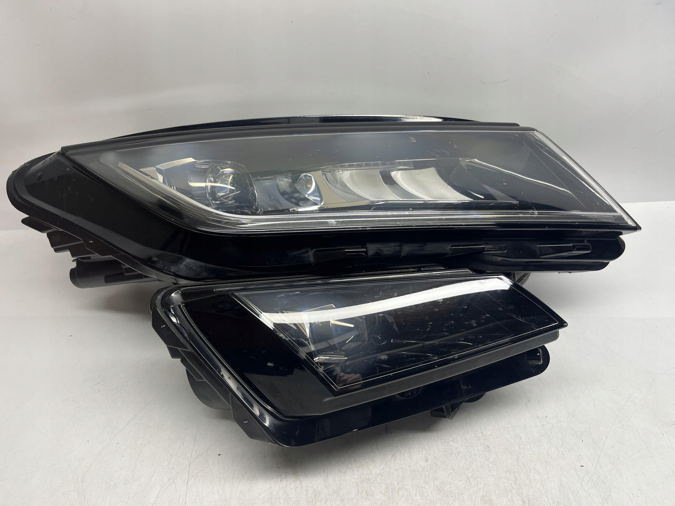 SKODA Kodiaq Reflektor Lampra Przód Prawy Led 566941016E