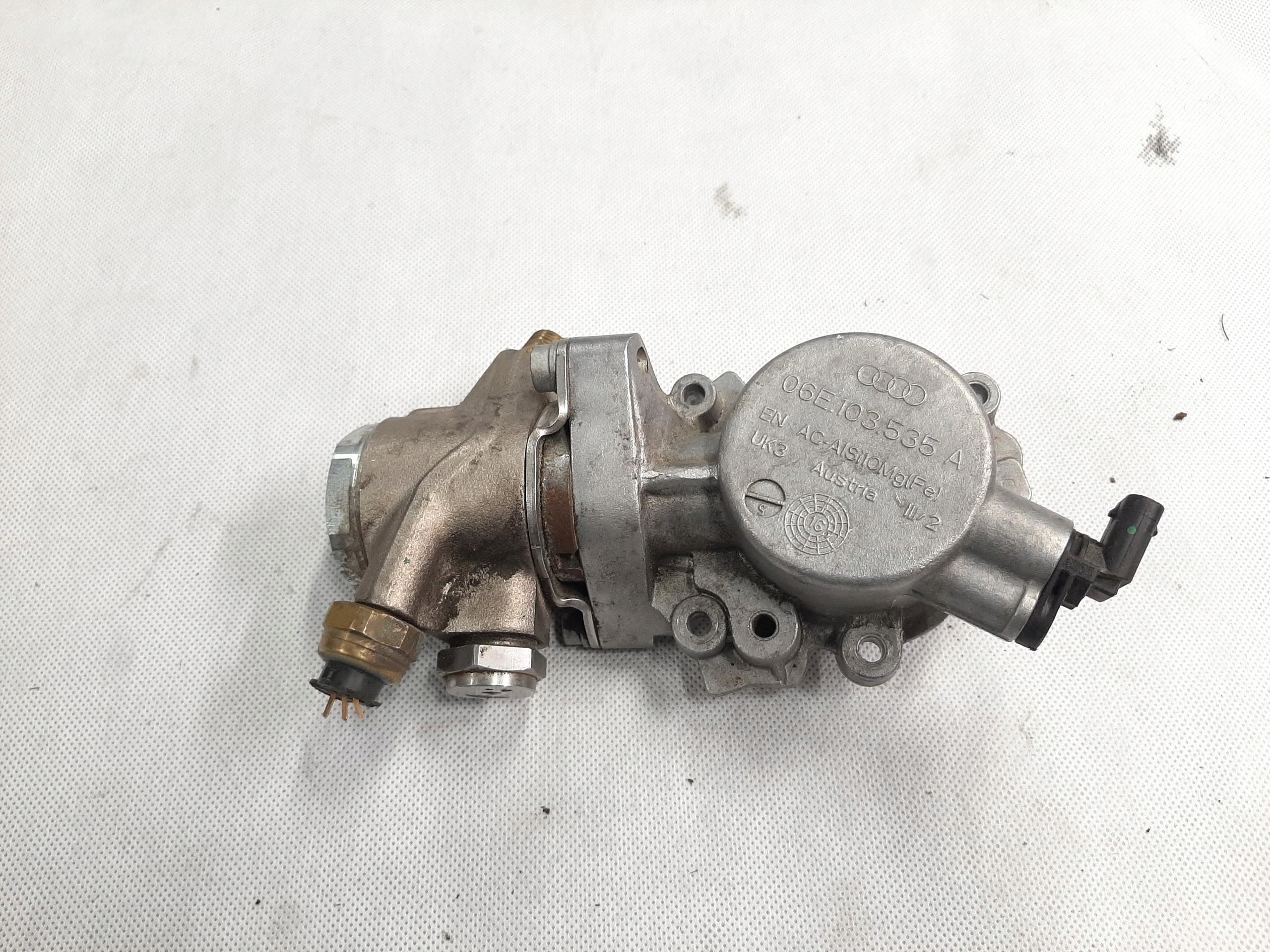 AUDI A6 C7 3.0 TFSI OBUDOWA POMPA PALIWA 06E103535A