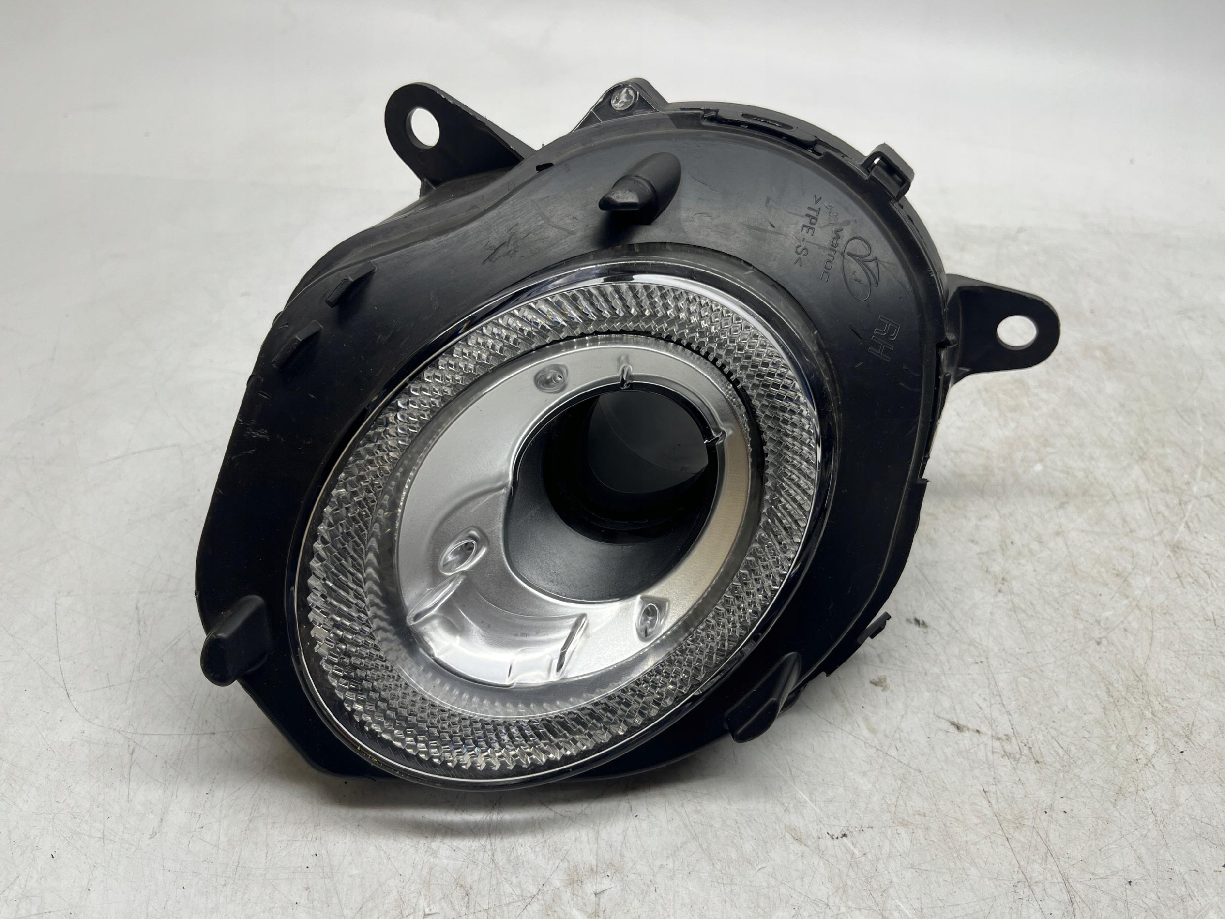 BENTLEY BENTAYGA LAMPA PRAWA KIERUNKOWSKAZ DRL HALOGEN LED SAE 36A953042A