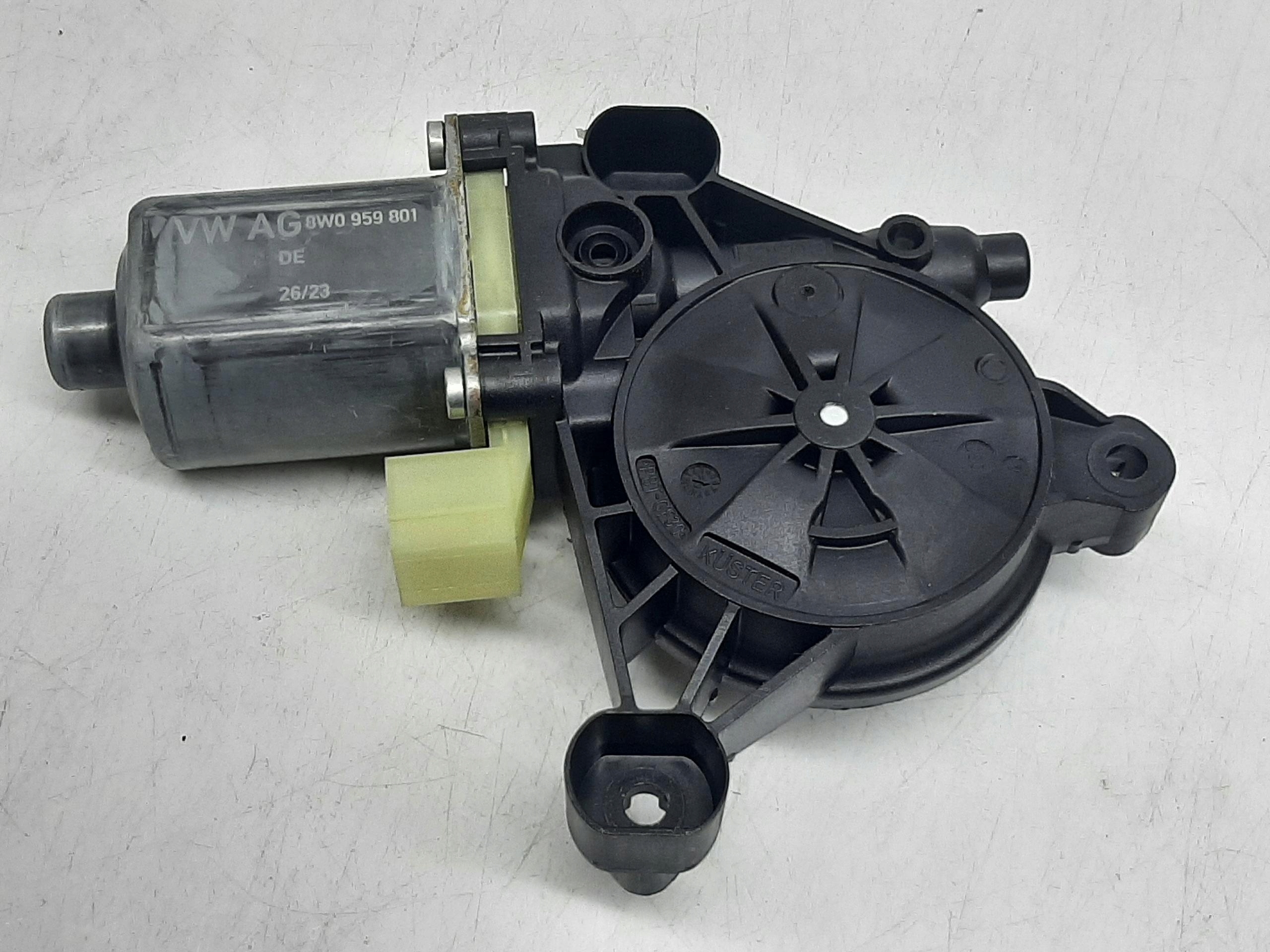 AUDI A5 SPORTBACK II 21- SILNICZEK PODNOSZENIA SZYBY PRAWY PRZÓD 8W0959801