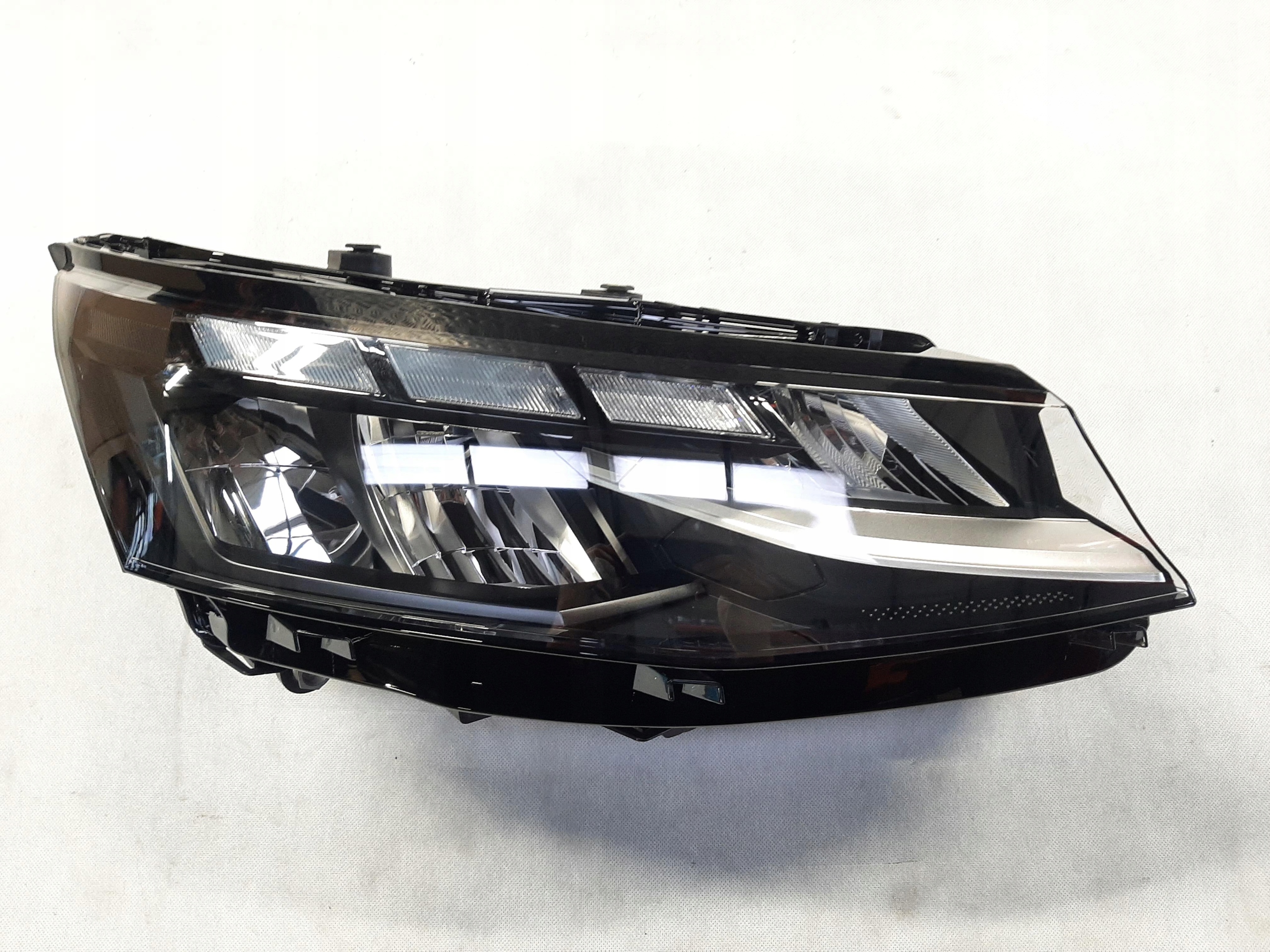 VW T7 REFLEKTOR LAMPA LED PRZÓD PRZEDNIA PRAWA 7T1941036C