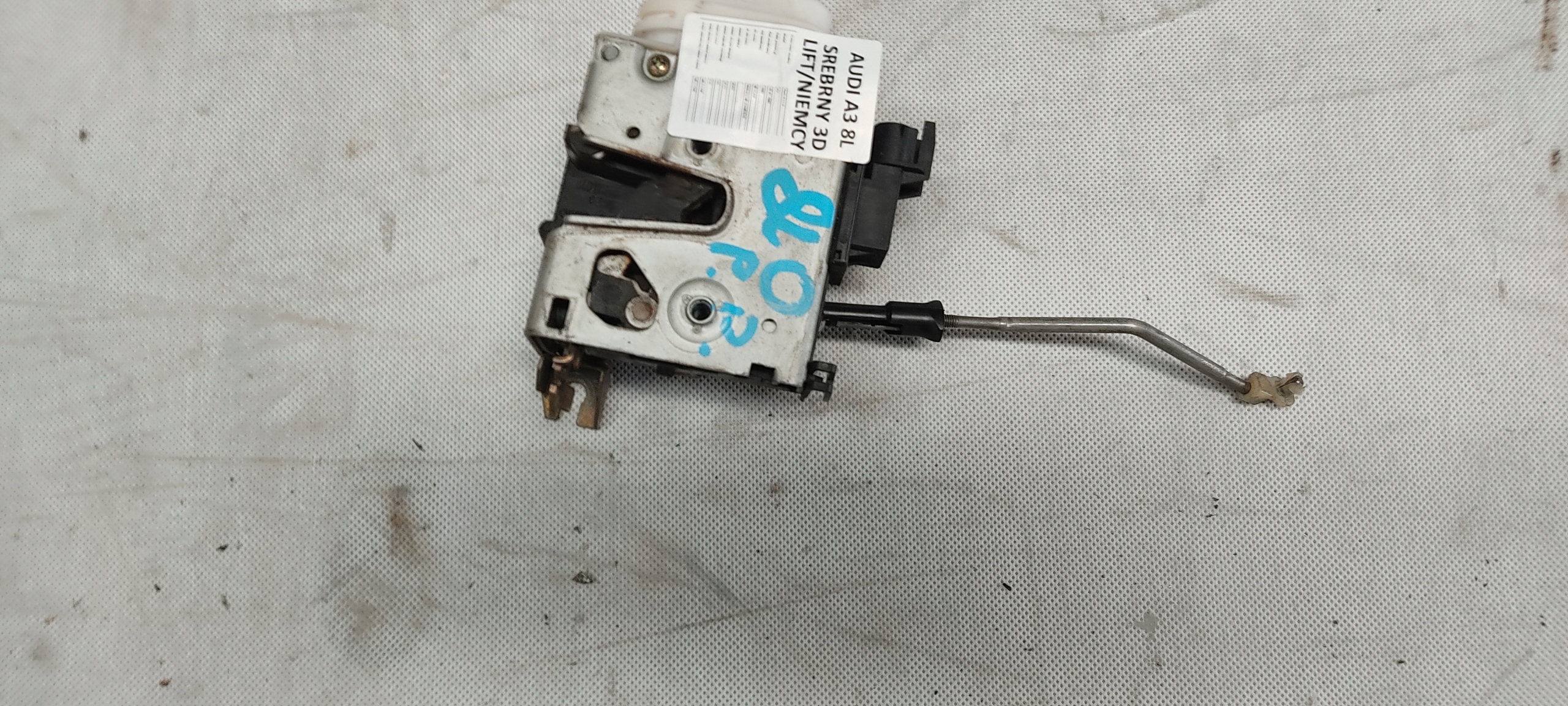 AUDI A3 8L ZAMEK DRZWI PRAWY PRZÓD 8L1837016B