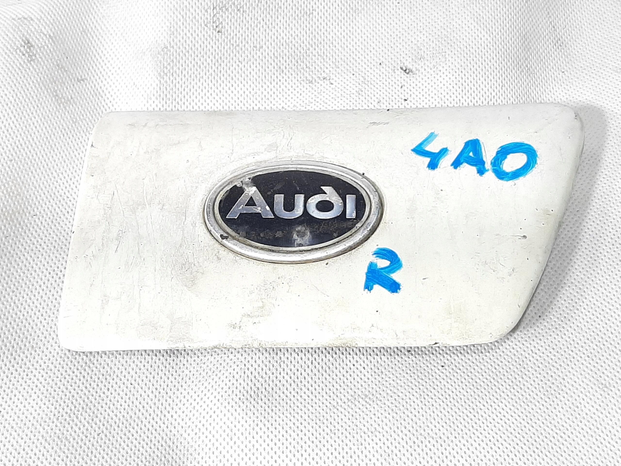AUDI A6 C4 2.5 TDI 1990-96R LISTWA NAKŁADKA BŁOTNIKA PRAWY PRZÓD