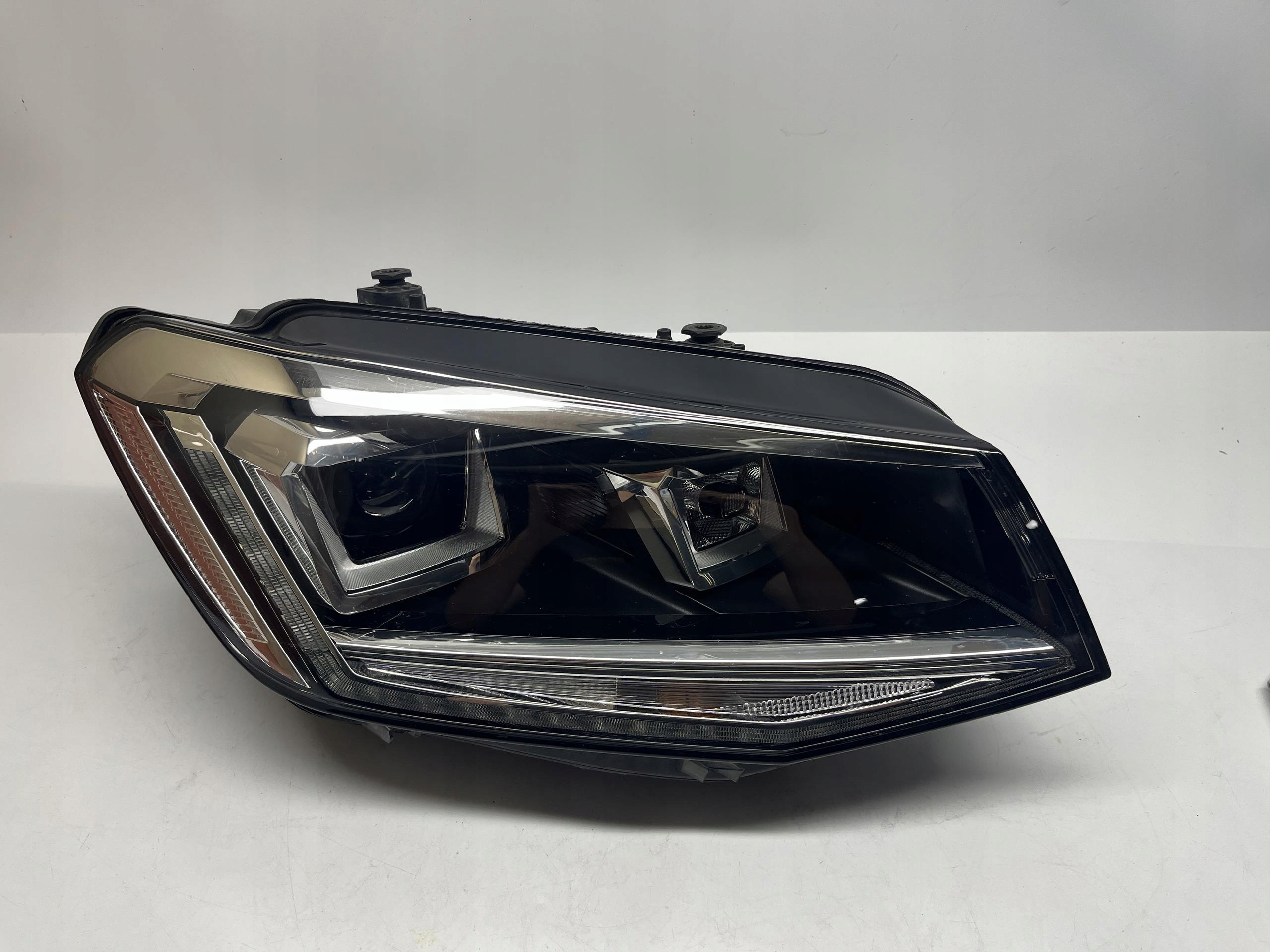 Volkswagen Caddy IV Reflektor Lampa Prawa Xenon 2K1941032B