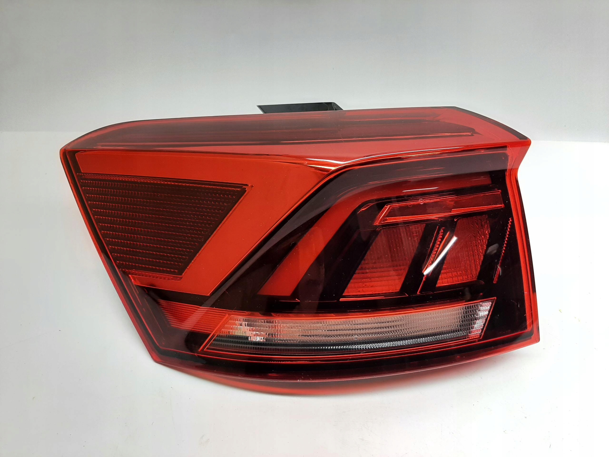 VW T-ROC LIFT LAMPA LEWA TYLNA TYŁ LED 2GA945095D