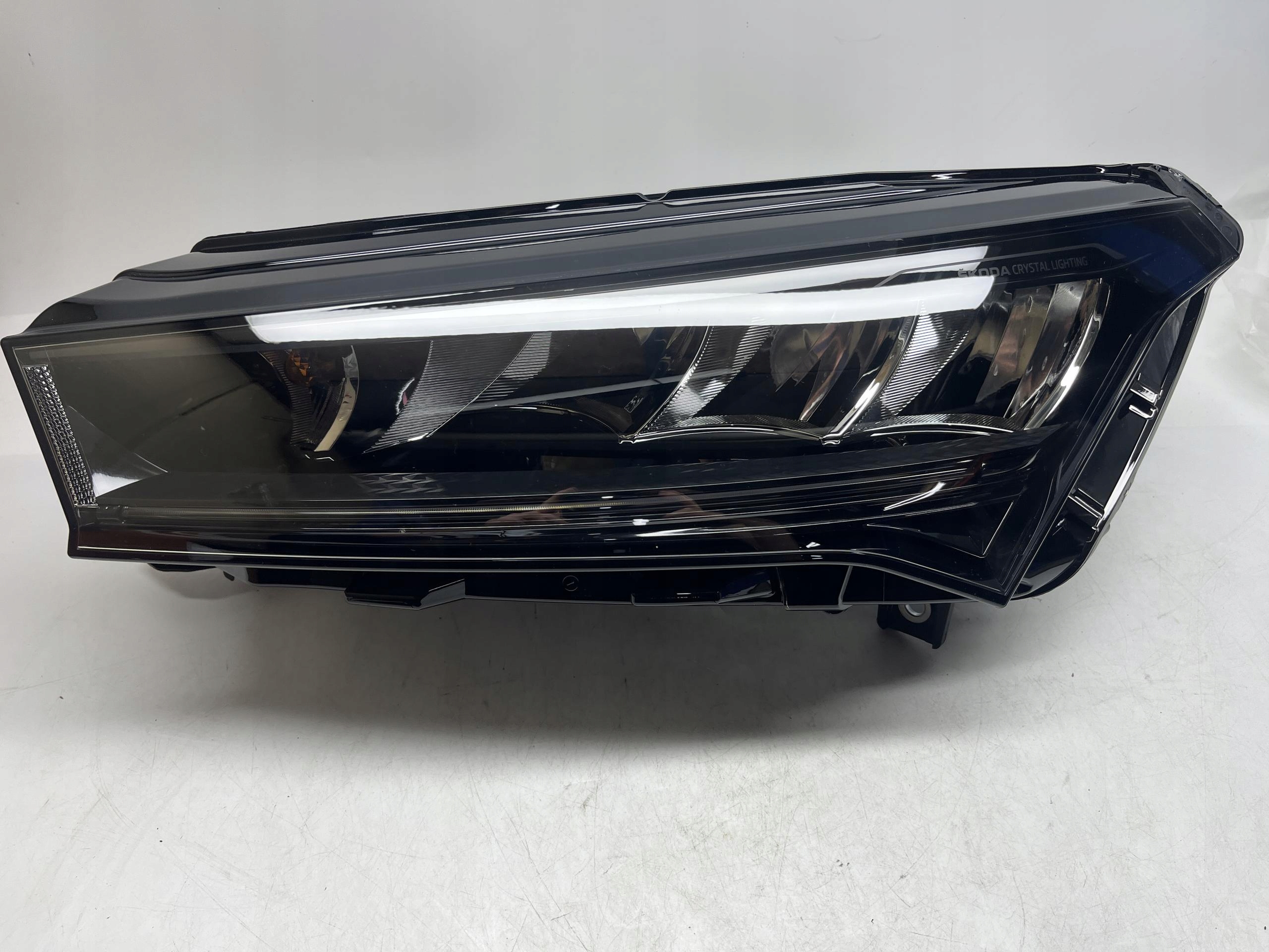 SKODA ENYAQ ELROQ Reflektor Lampa Przód LEWY LED 5LB941015