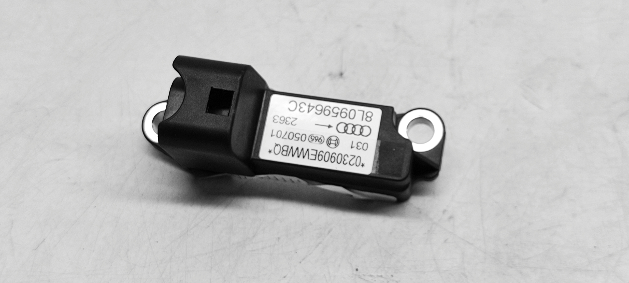 AUDI A3 8L CZUJNIK SENSOR UDERZENIOWY 8L0959643C