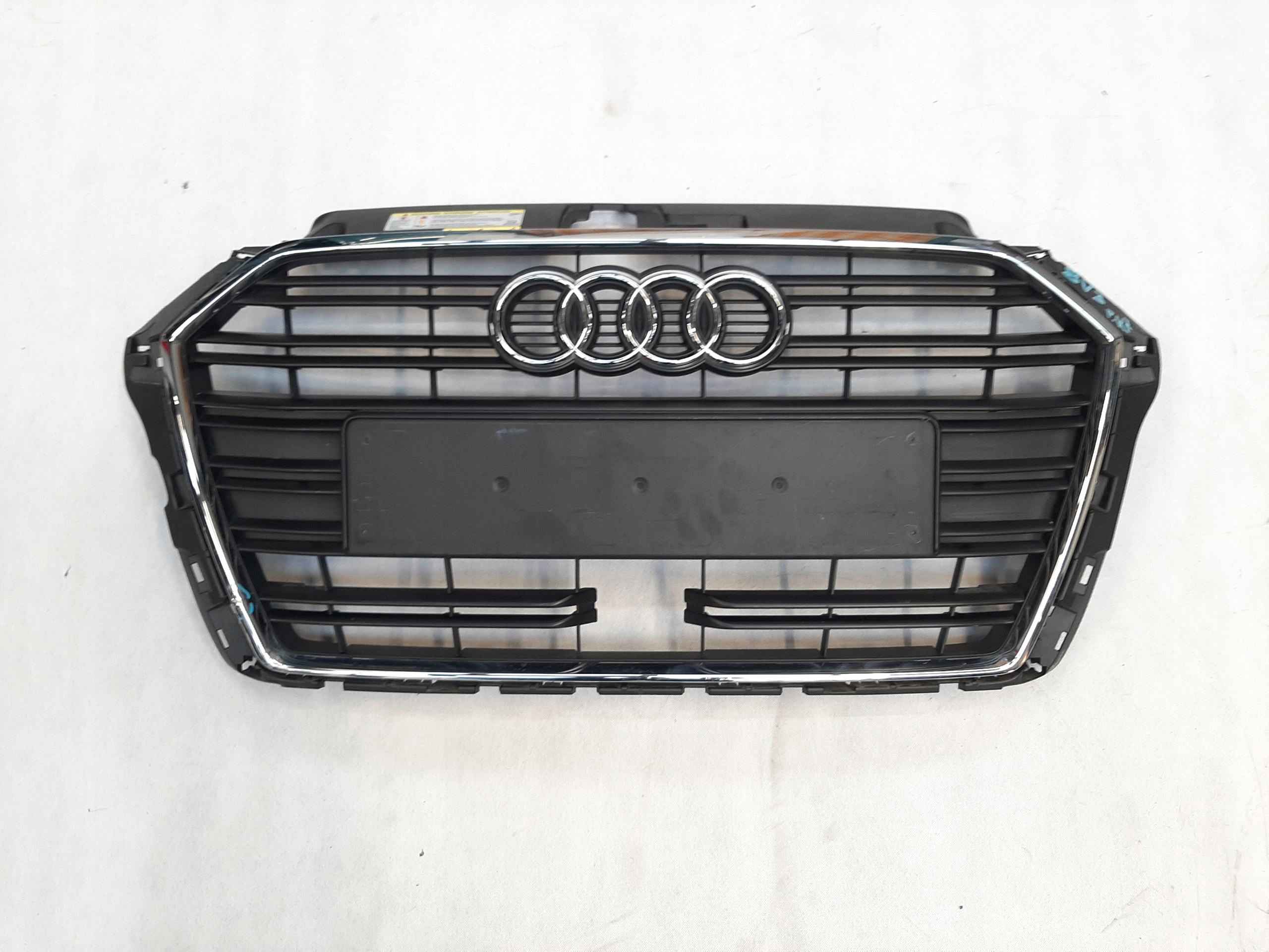 AUDI A3 8V ATRAPA CHŁODNICY GRILL S-LINE 8V3853651AB