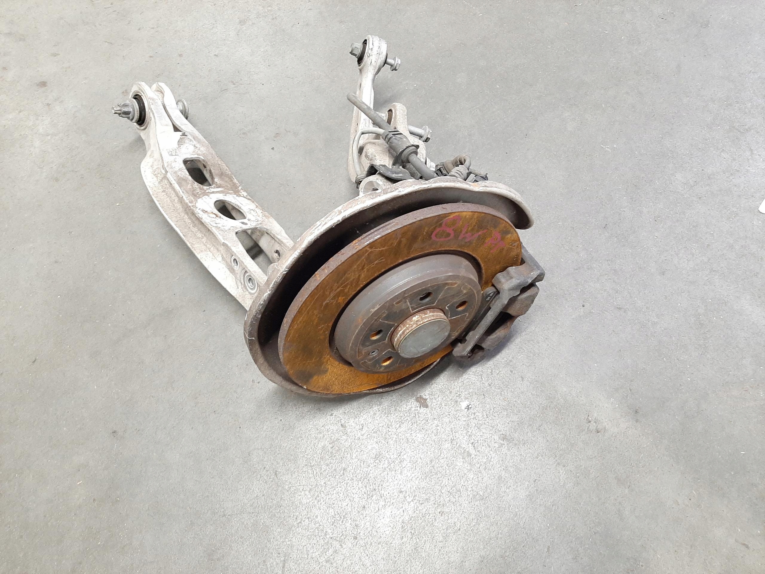 AUDI A4 B9 ZWROTNICA WAHACZE PRAWY TYŁ TYLNA 8W0505432T