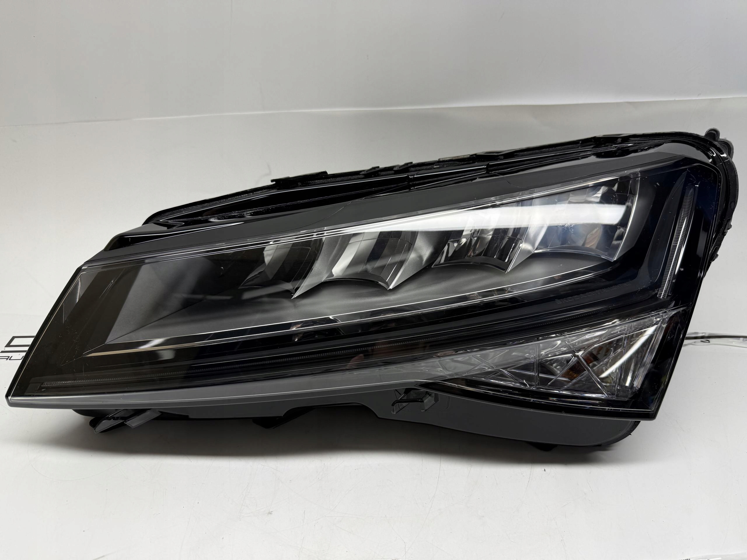 SKODA SUPERB III REFLEKTOR LAMPA LEWY PRZÓD LED 3V1941015C
