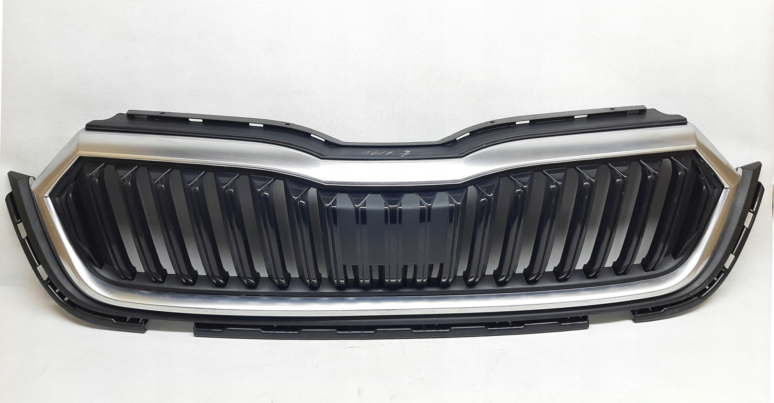 Skoda Octavia 4 IV Atrapa Grill 5E3853655 2018/2024 maskownica przód