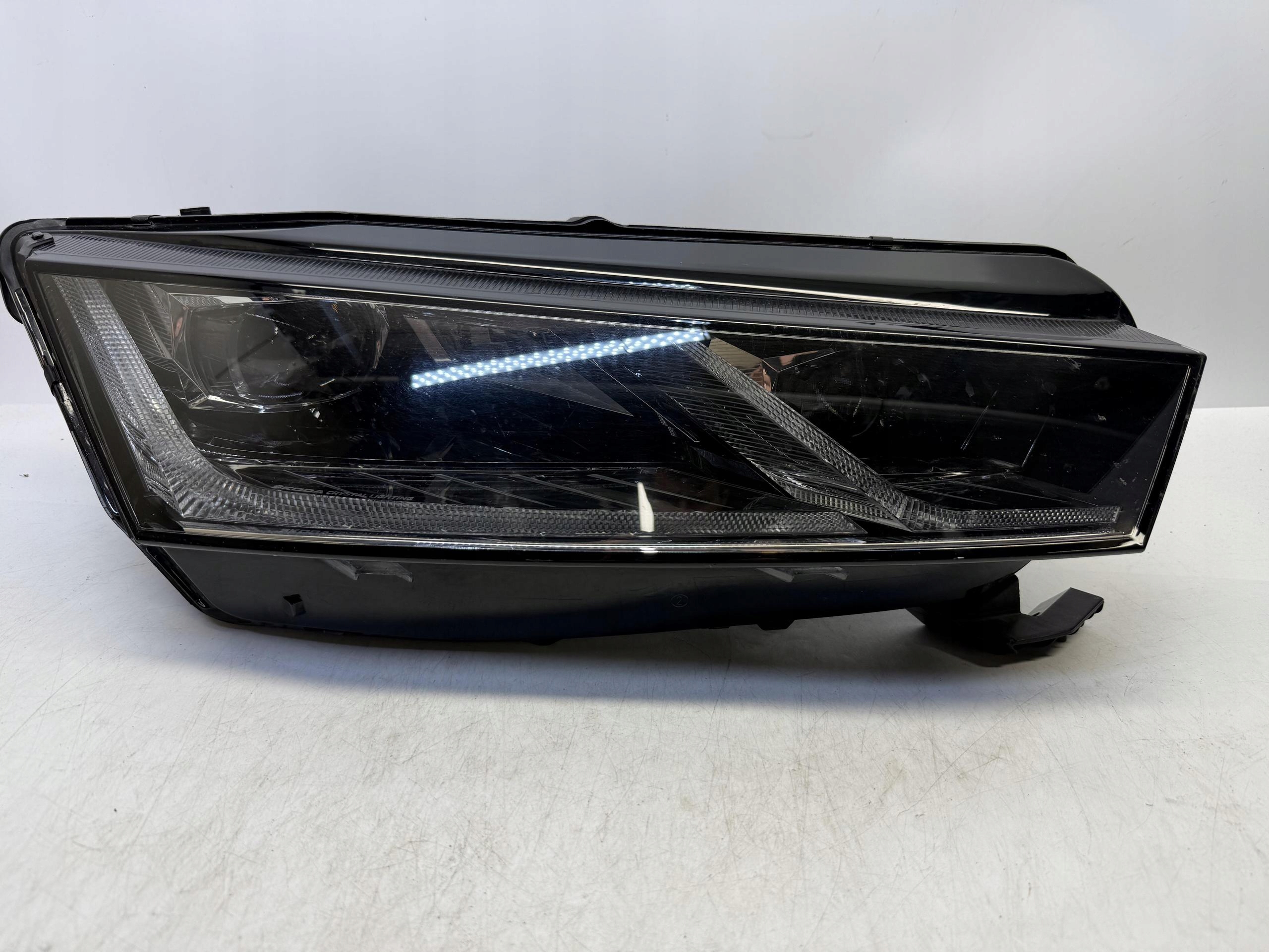 SKODA OCTAVIA IV REFLEKTOR LAMPA PRAWY PRZÓD LED 5E4941016A