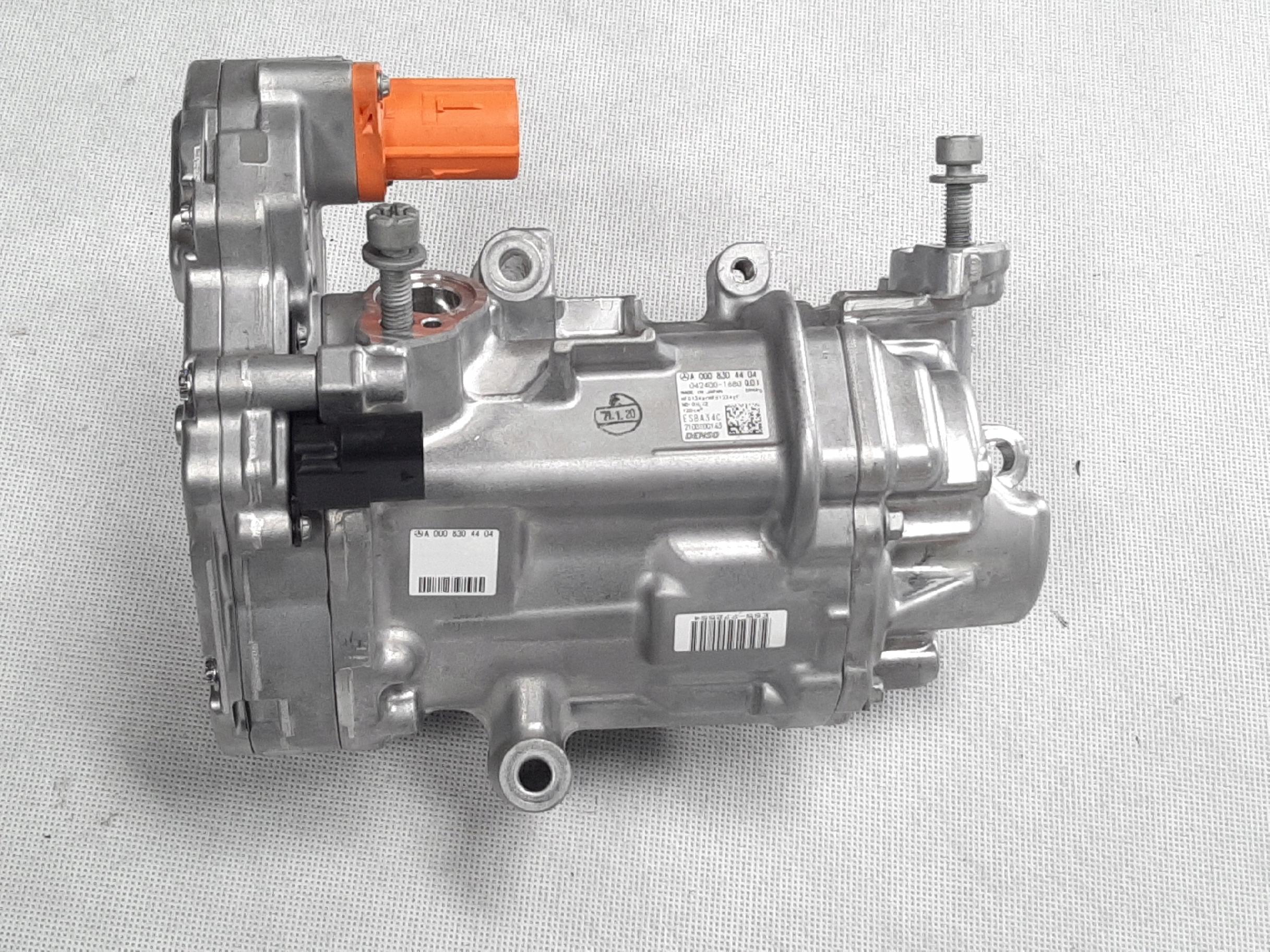 MERCEDES-BENZ EQA H243 EQB X243 SPRĘŻARKA KLIMATYZACJI A0008304404