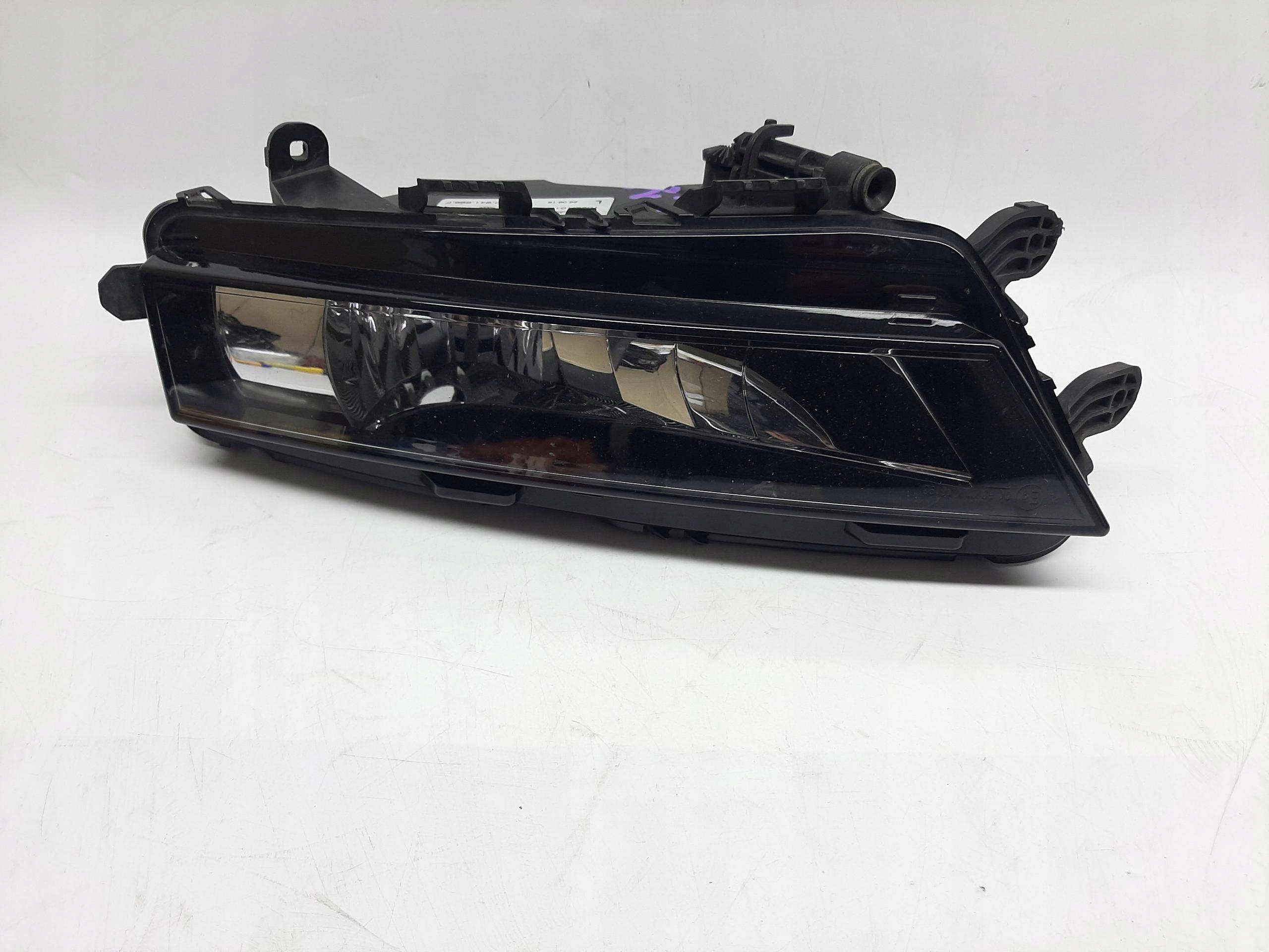 SKODA OCTAVIA III HALOGEN LAMPA PRZECIWMGIELNA LEWY LEWA PRZÓD 5E0941699P