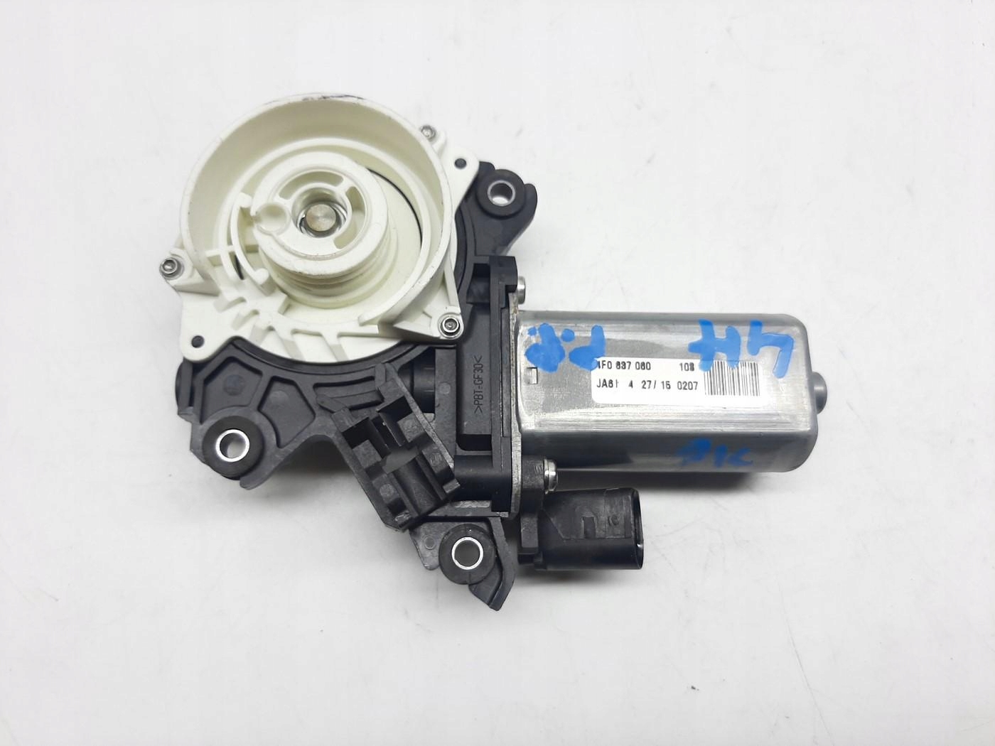 AUDI A6 C8 A8 D4 S8 SILNICZEK DOCIĄG DRZWI PRAWY PRZÓD 4F0837060