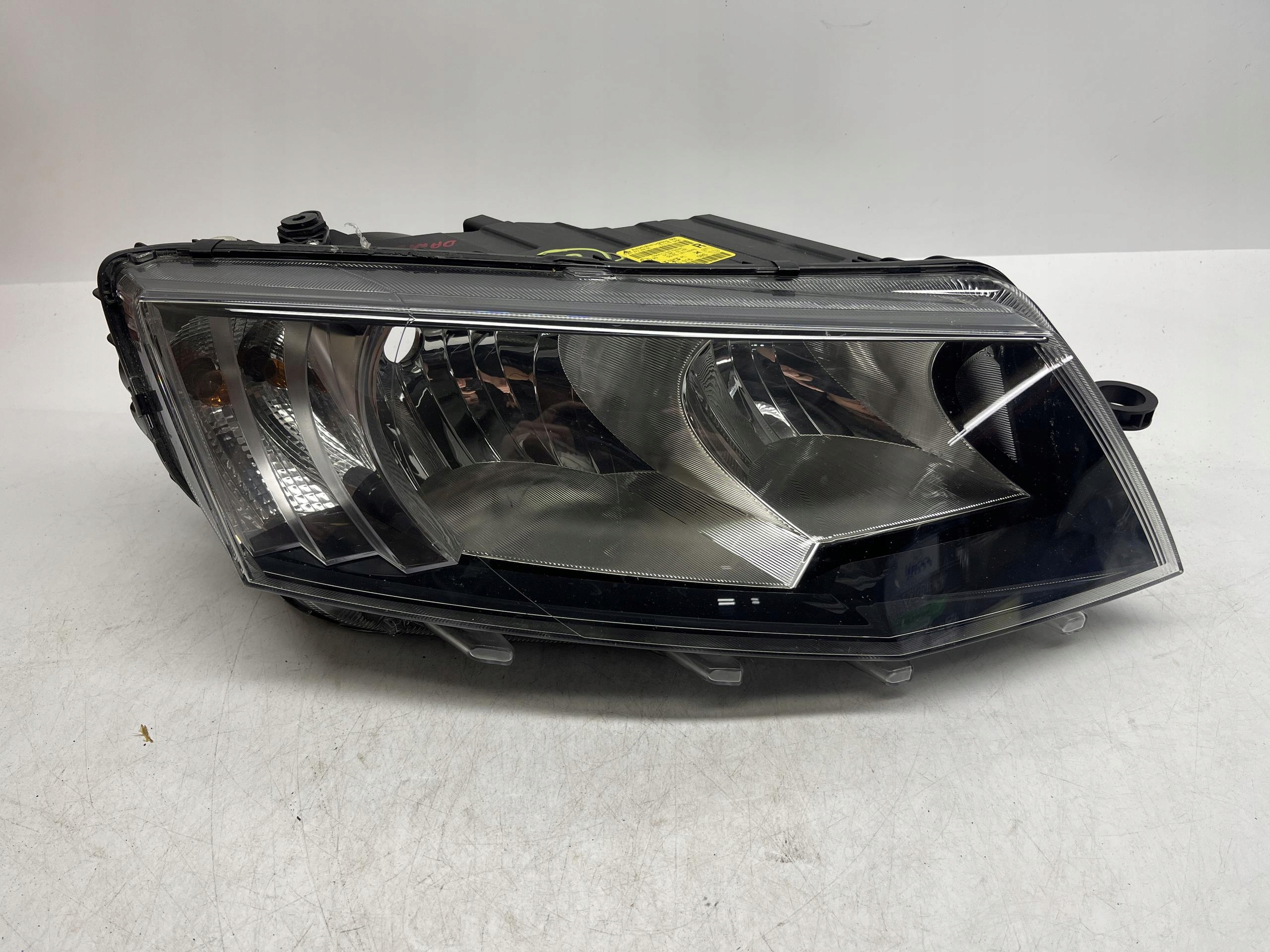 Skoda Octavia Reflektor Lampa Przód Prawy 5E1941016