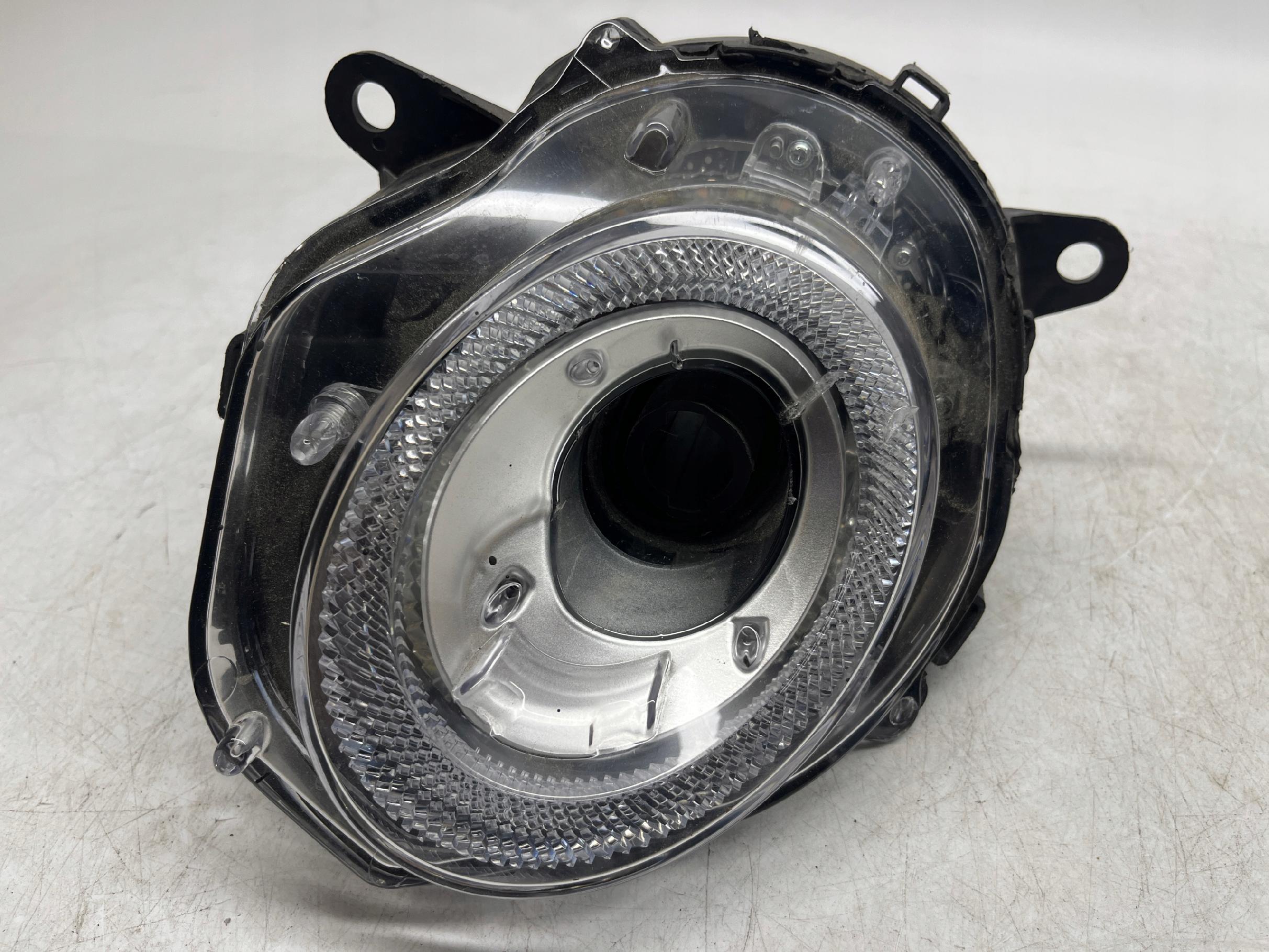 BENTLEY BENTAYGA LAMPA PRAWA KIERUNKOWSKAZ DRL HALOGEN LED SAE 36A953042A