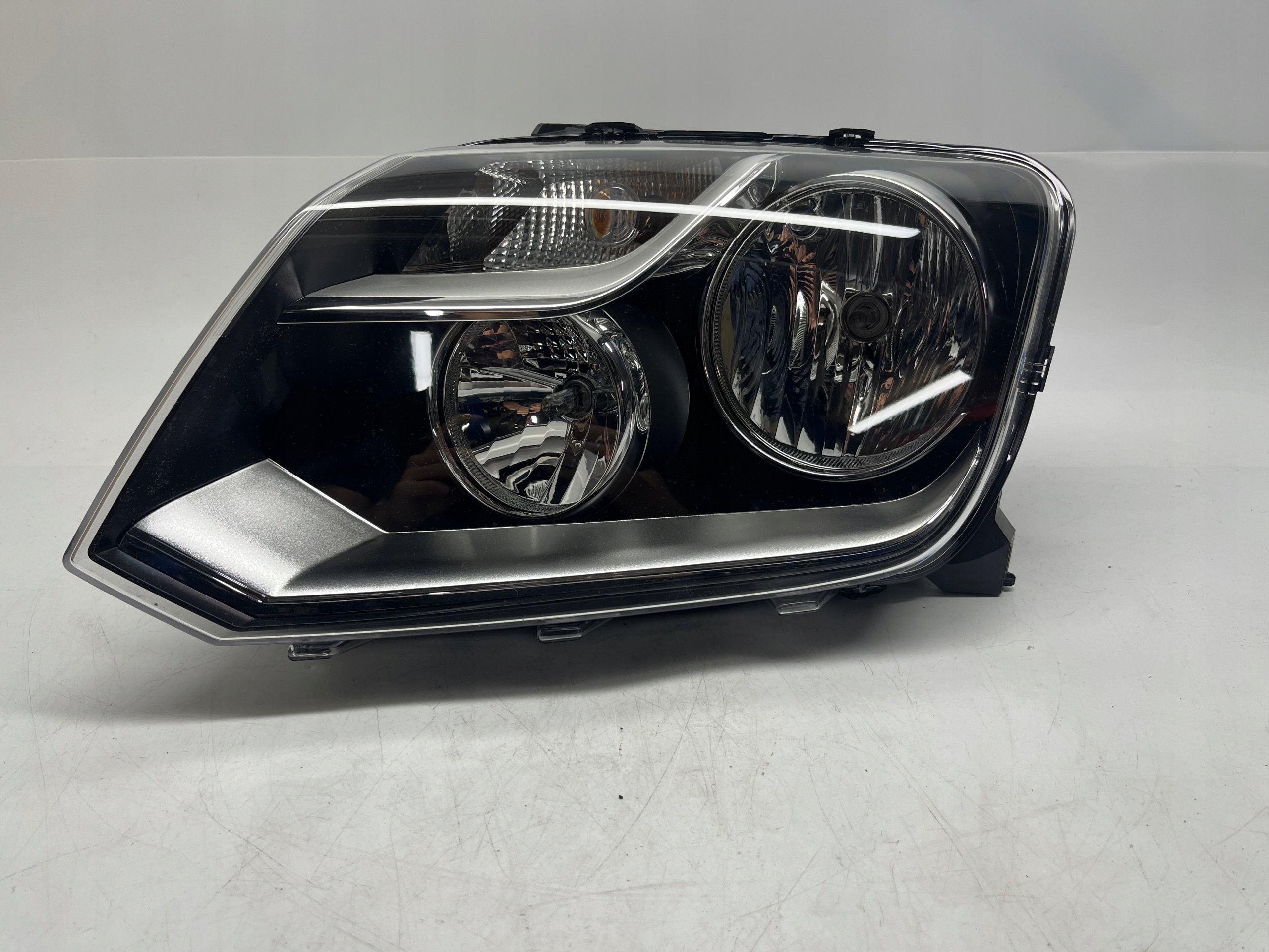 VOLKSWAGEN AMAROK REFLEKTOR LAMPA LEWA PRZEDNIA 2H1941015M