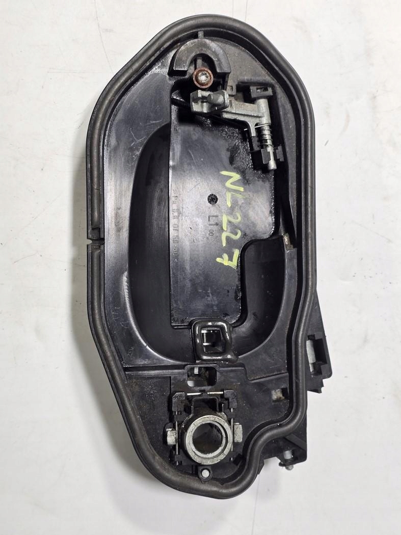 BMW E60 E61 PODSTAWA KLAMKI DRZWI LEWY PRZÓD 7191615